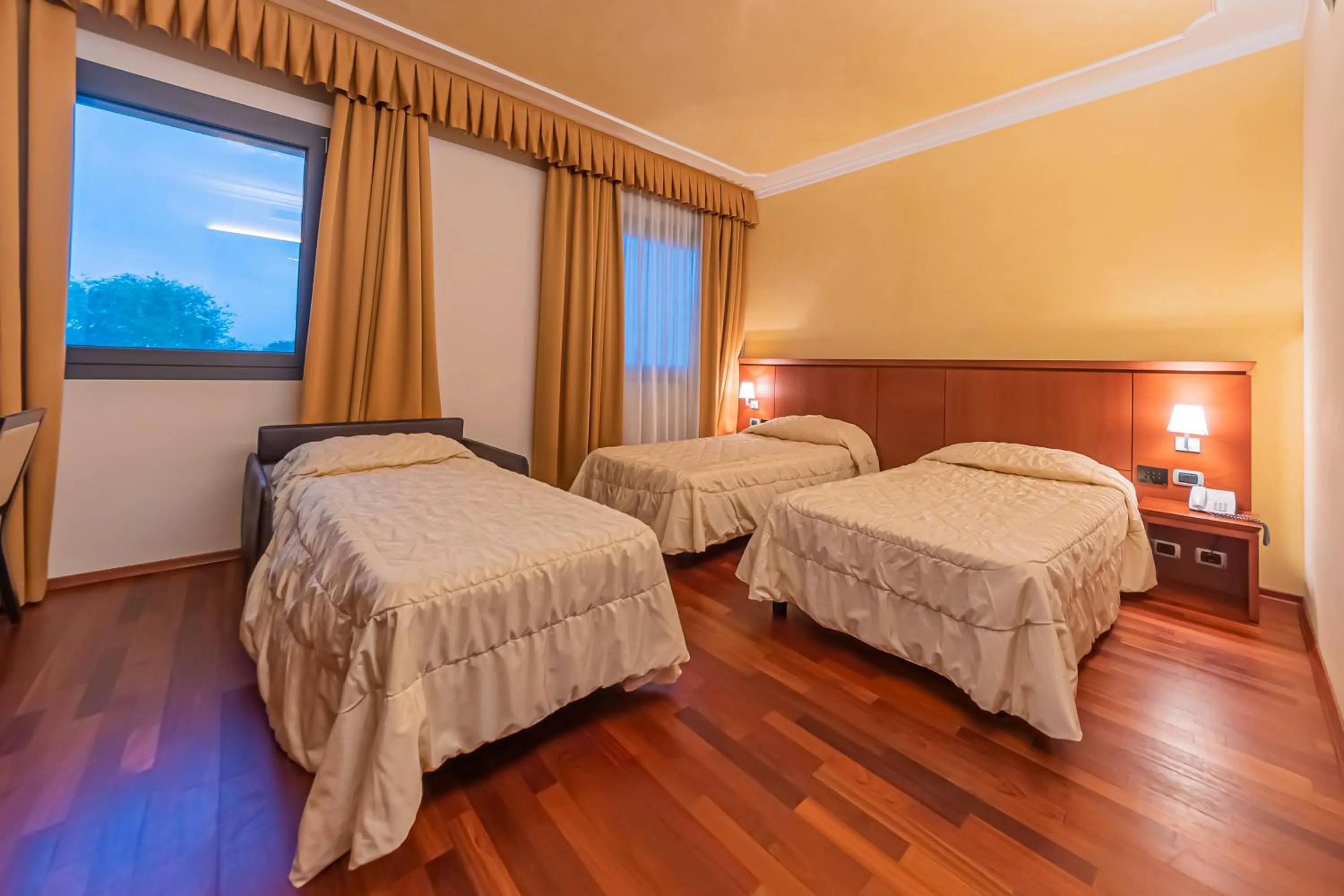 Photo of the whole room, Bed in Dado Hotel International