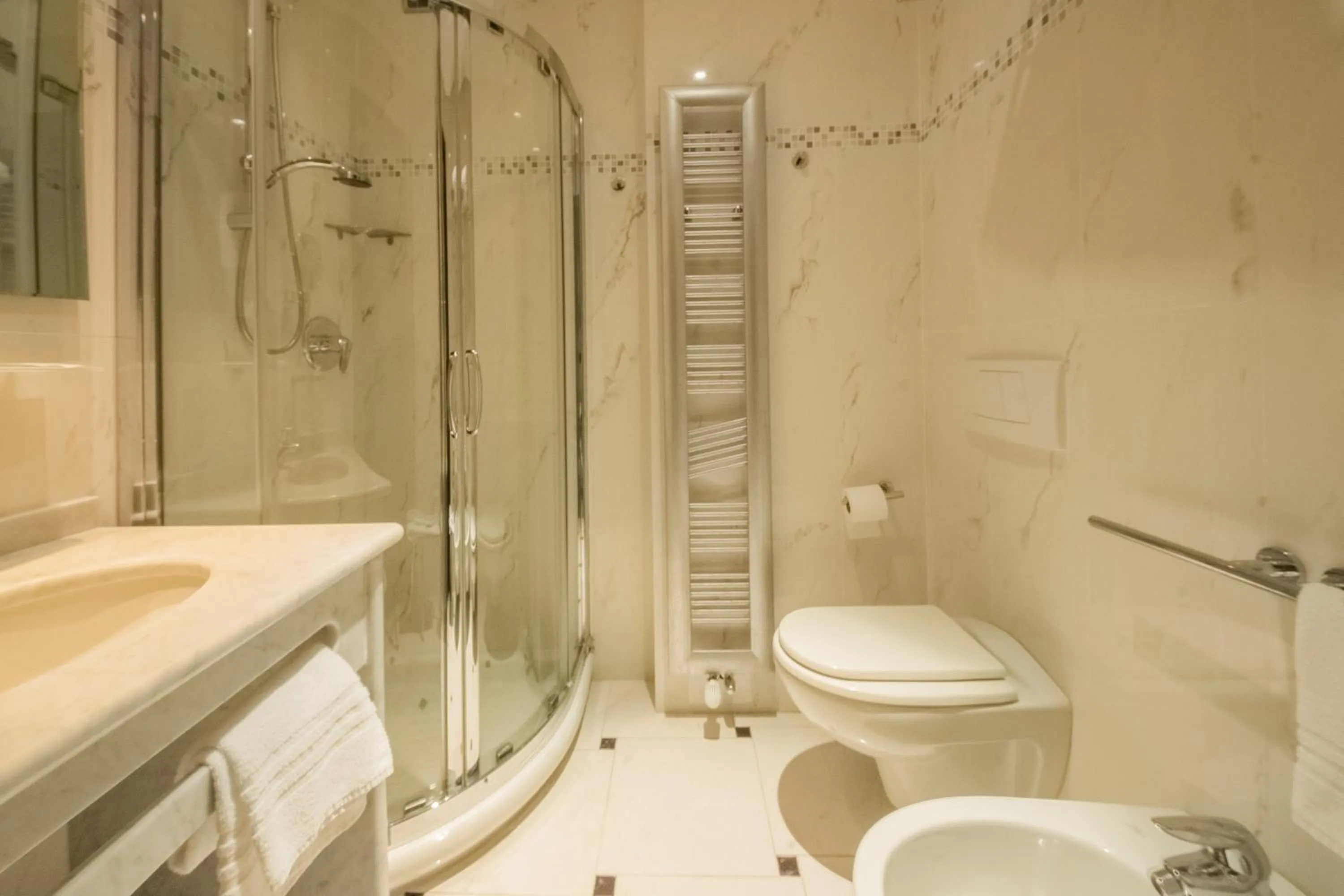 Dado Hotel International