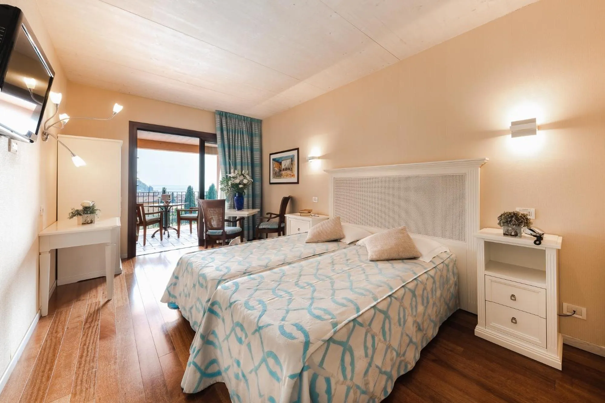 Bed in Villa Madrina Lovely and Dynamic Hotel