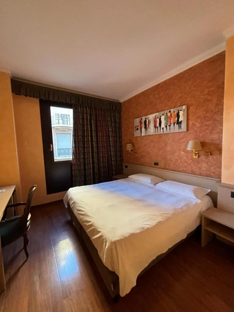 Photo of the whole room, Bed in Hotel Plaza