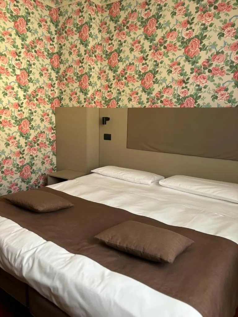 Photo of the whole room, Bed in Hotel Plaza