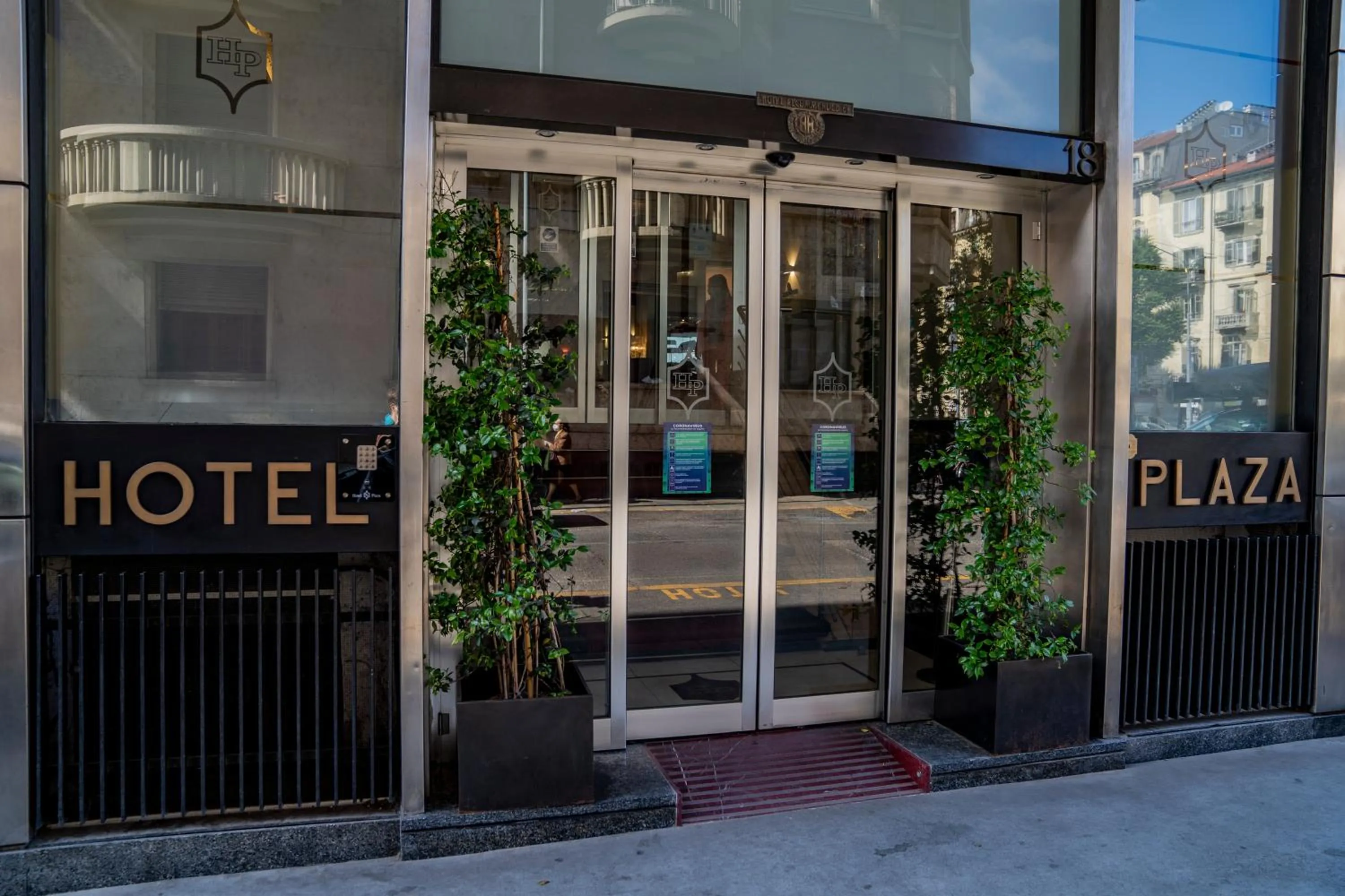 Facade/entrance in Hotel Plaza