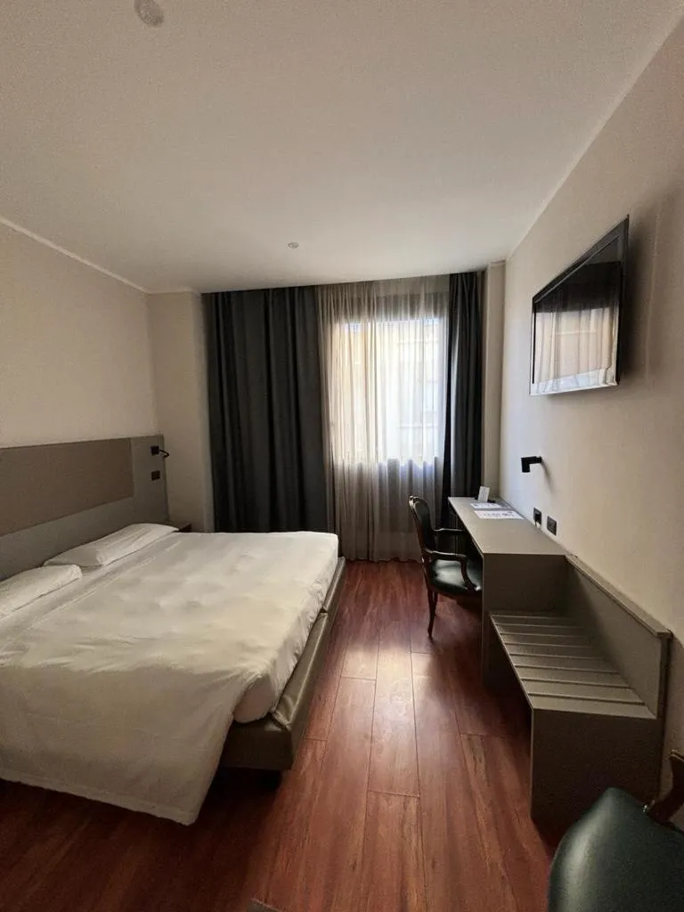 Photo of the whole room, Bed in Hotel Plaza