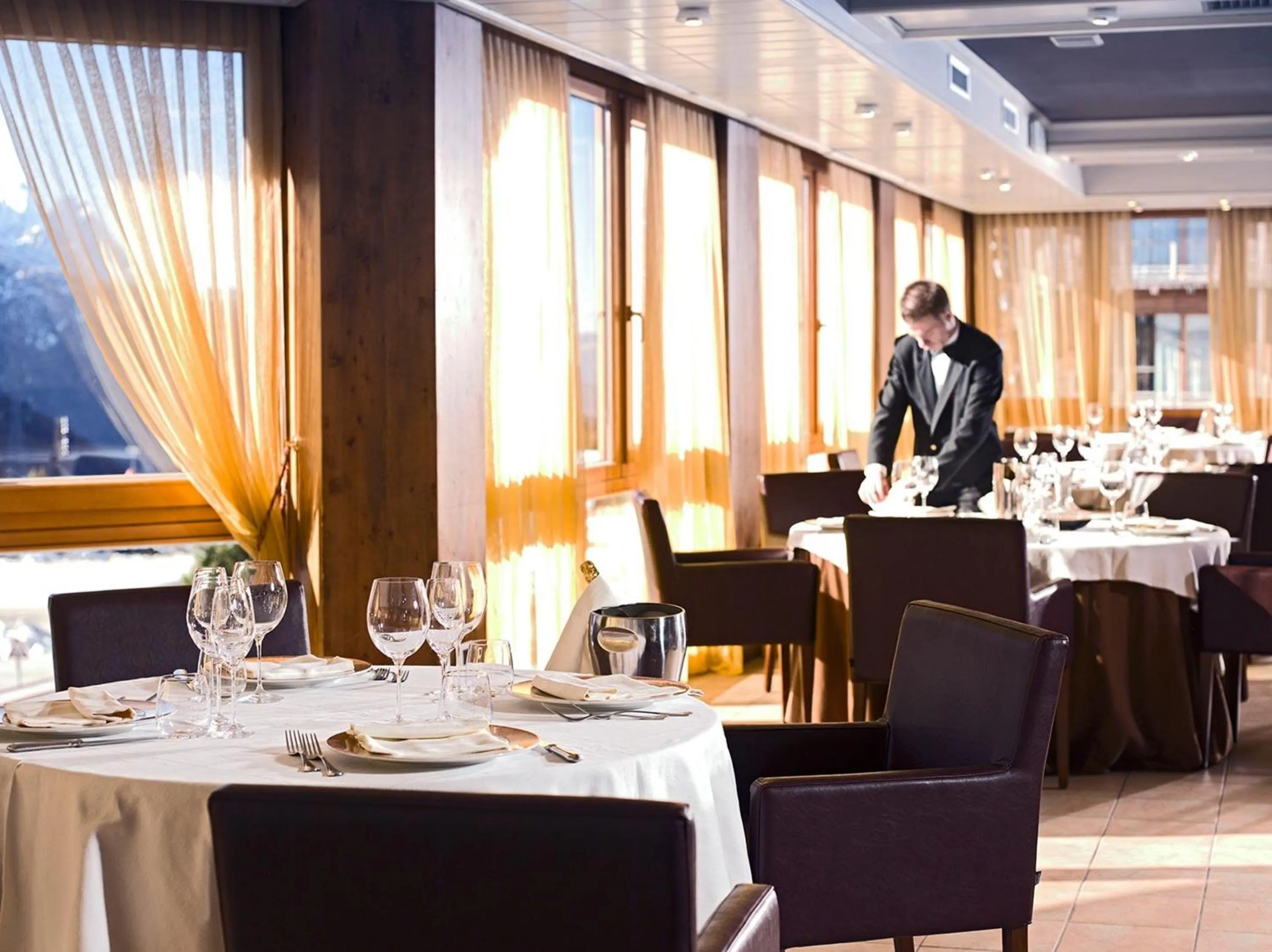 Restaurant/places to eat in Grand Hotel Paradiso