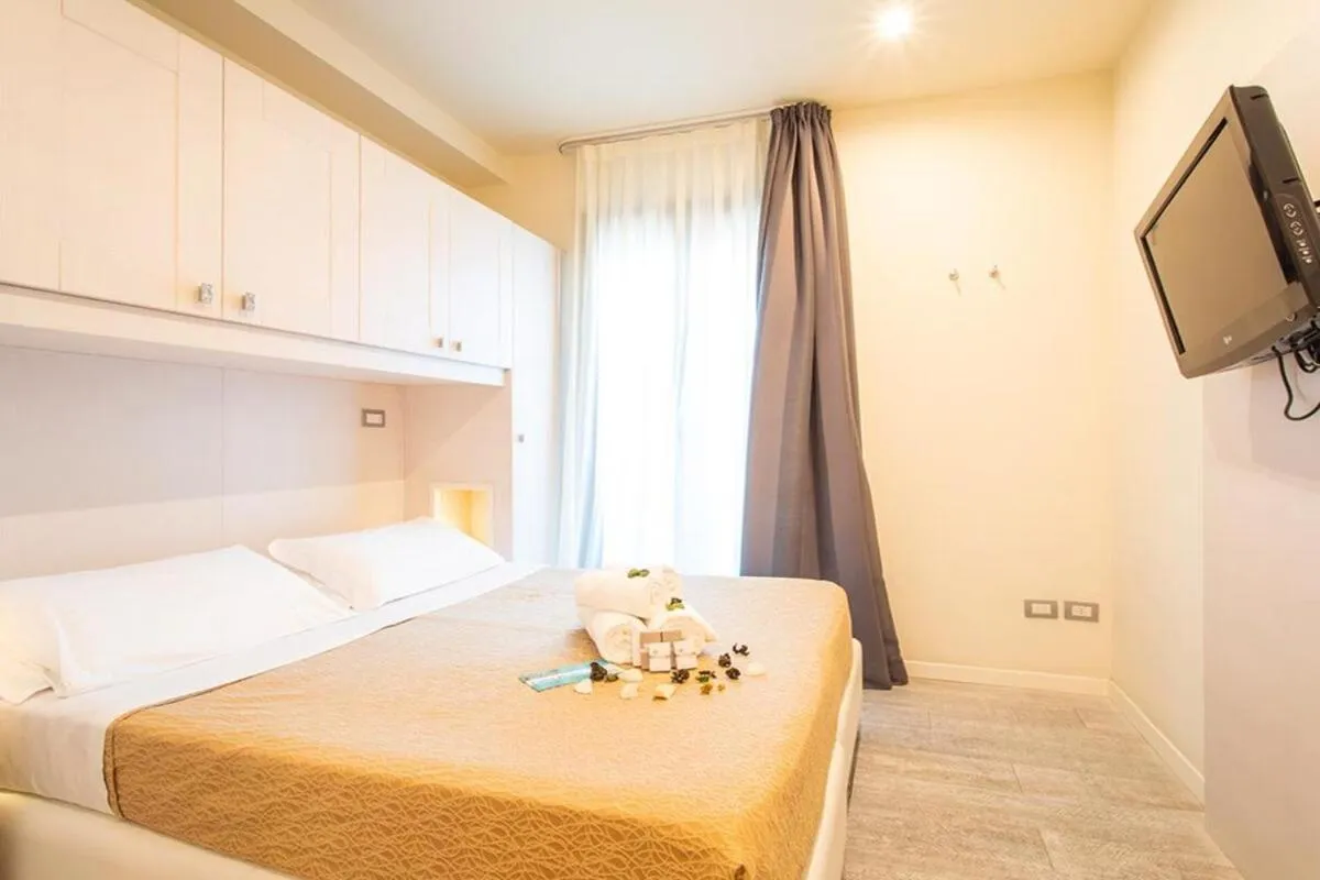 Bedroom, Bed in Ferretti Beach Hotel