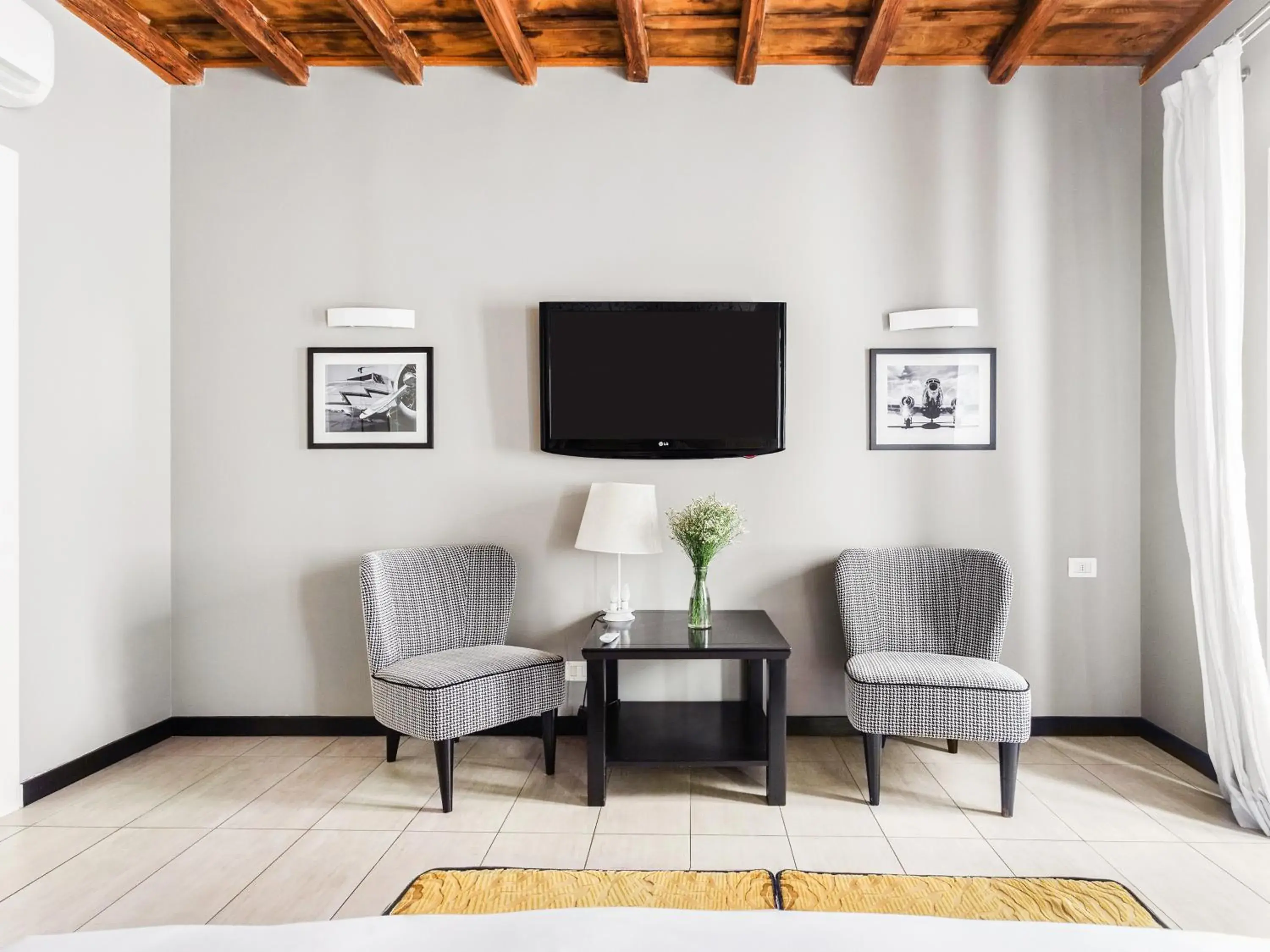 Large 1 Bedroom Apartment, Sofa Bed and Bathtub in Numa I Vici Rooms & Apartments Large 1 Bedroom Apartment, Sofa Bed and Bathtub in Numa I Vici Rooms & Apartments