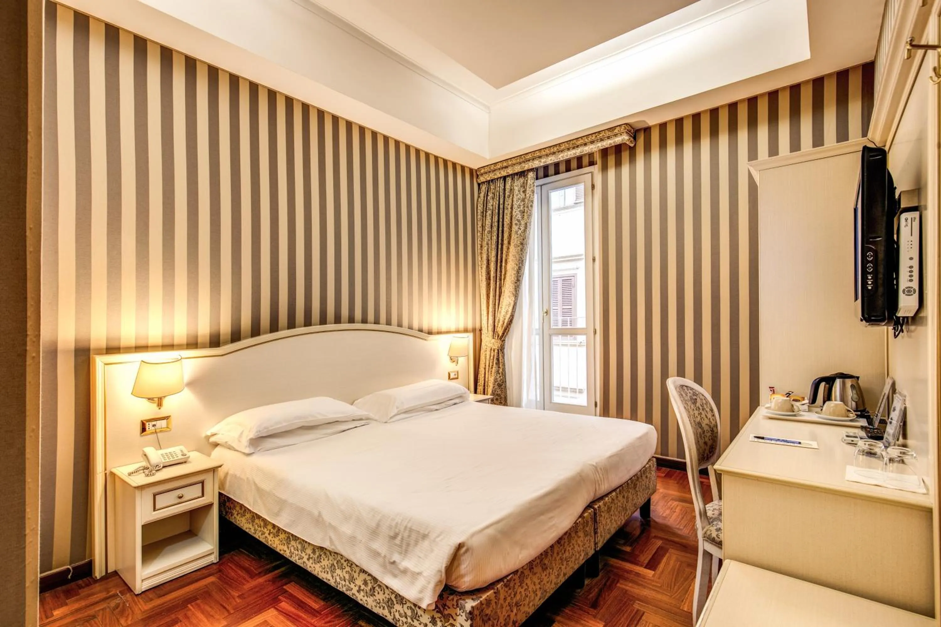 Photo of the whole room, Bed in Trevi 41 Hotel