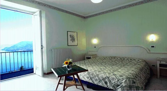 Bed in Hotel Brisino