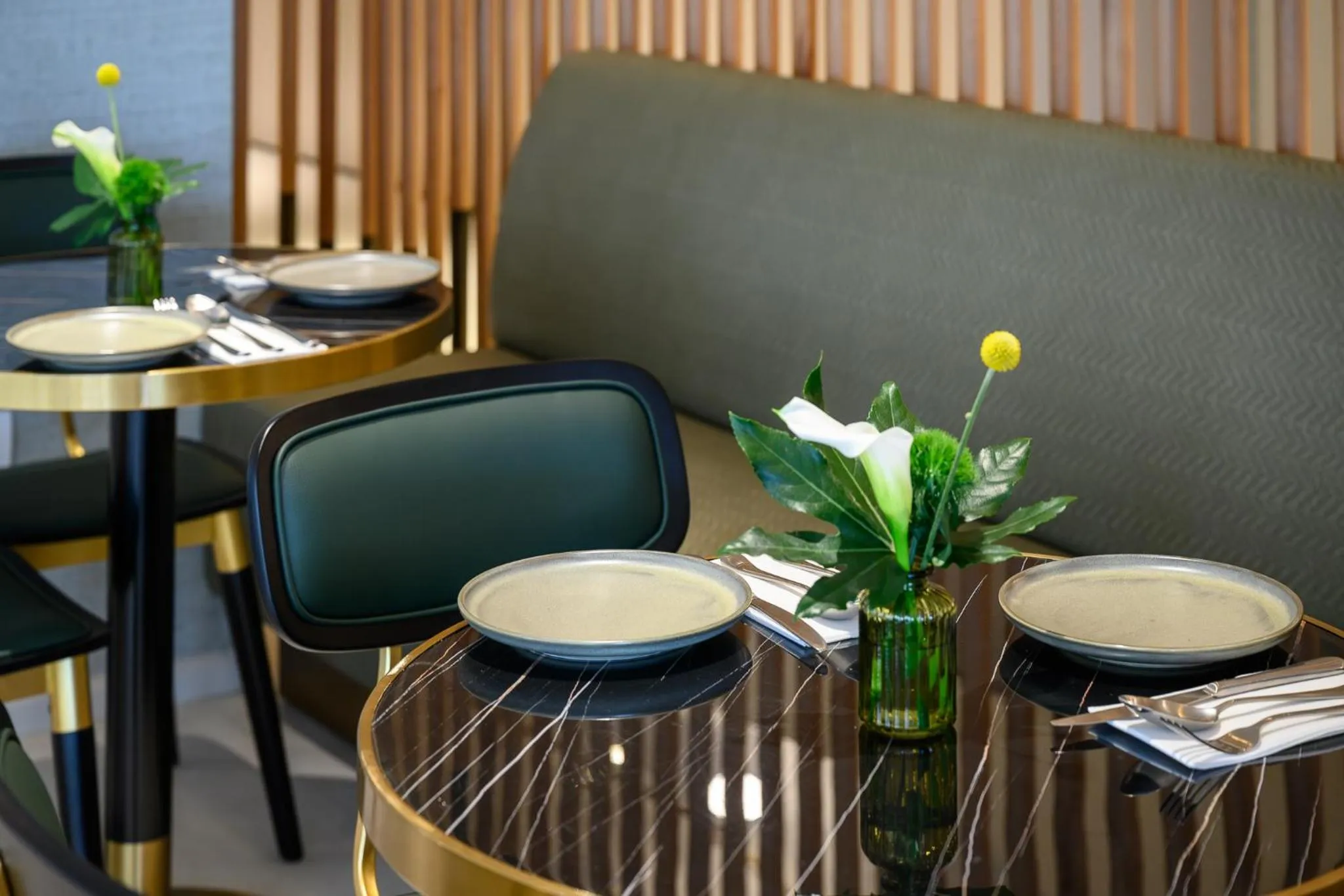 Restaurant/places to eat in Jewel TLV Hotel