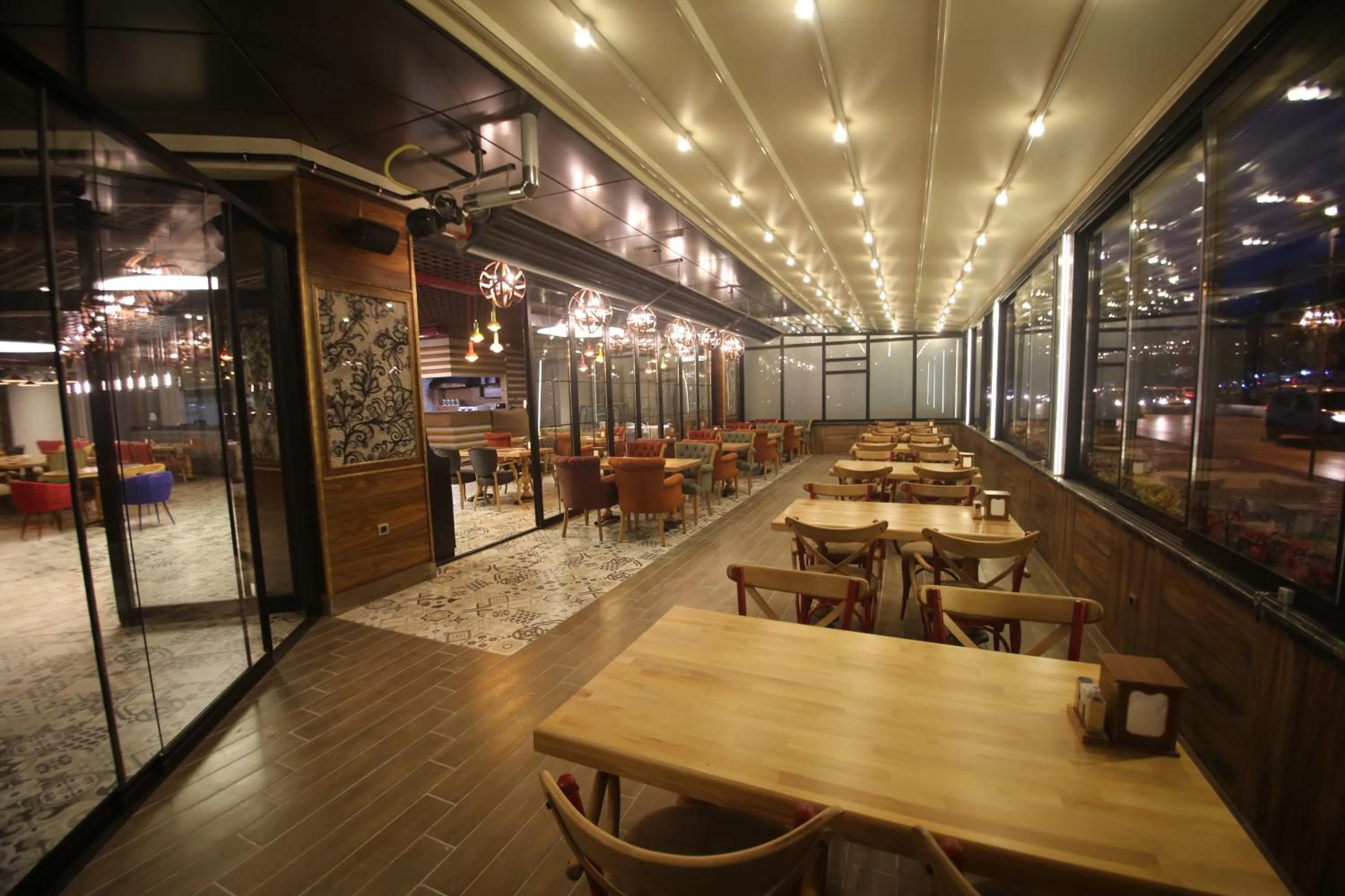 Restaurant/places to eat in The Corner Hotel