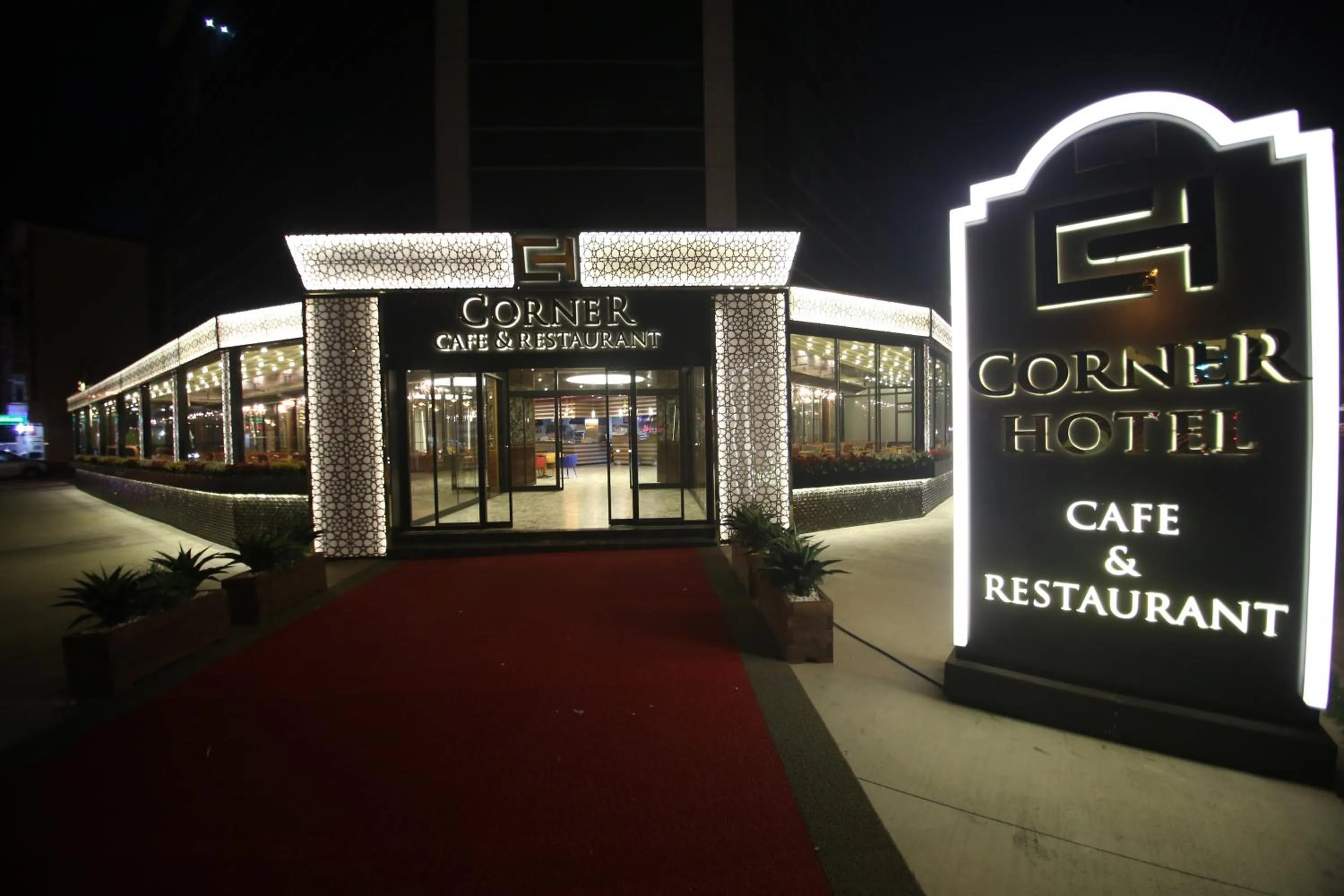 Facade/entrance in The Corner Hotel