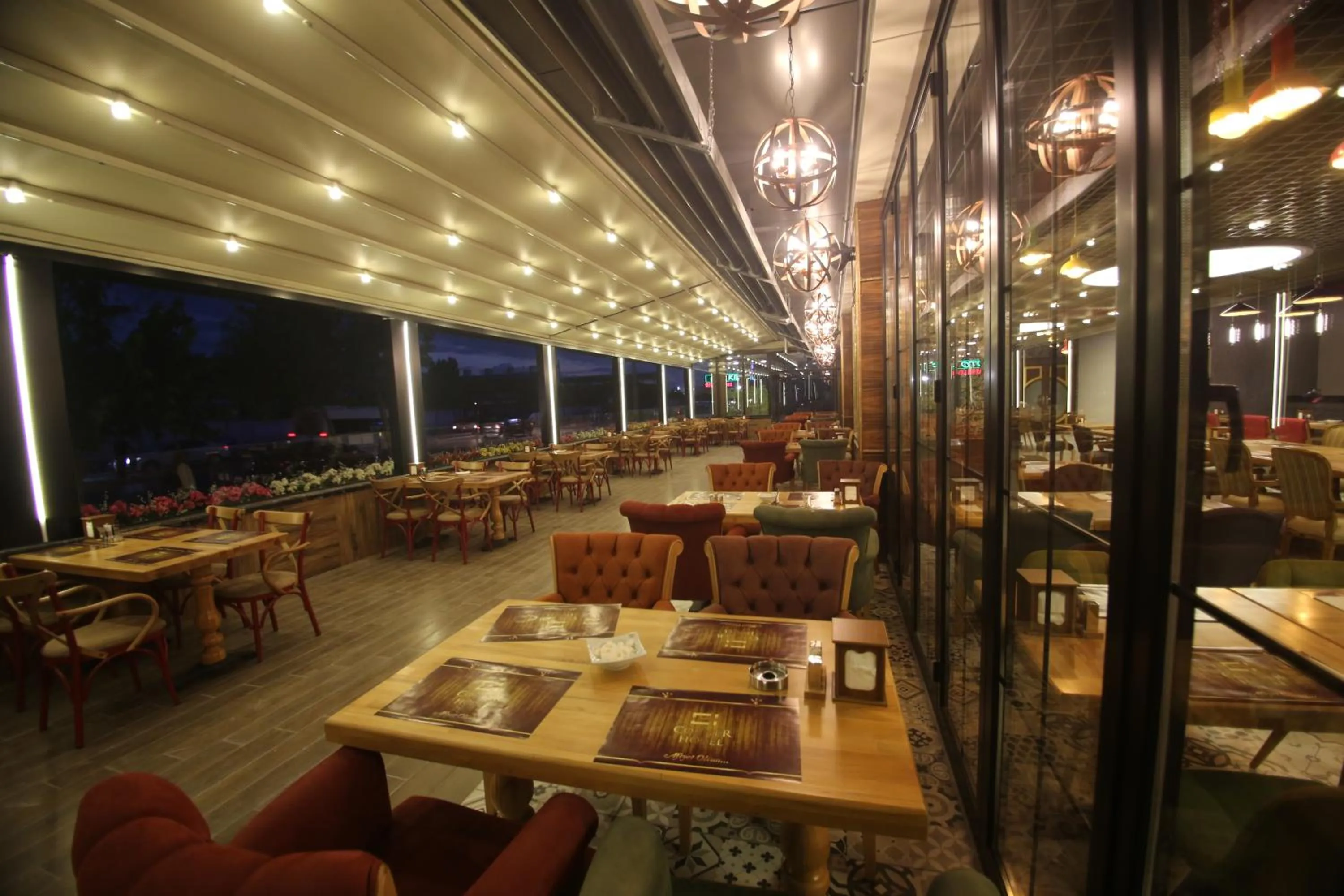 Restaurant/places to eat in The Corner Hotel