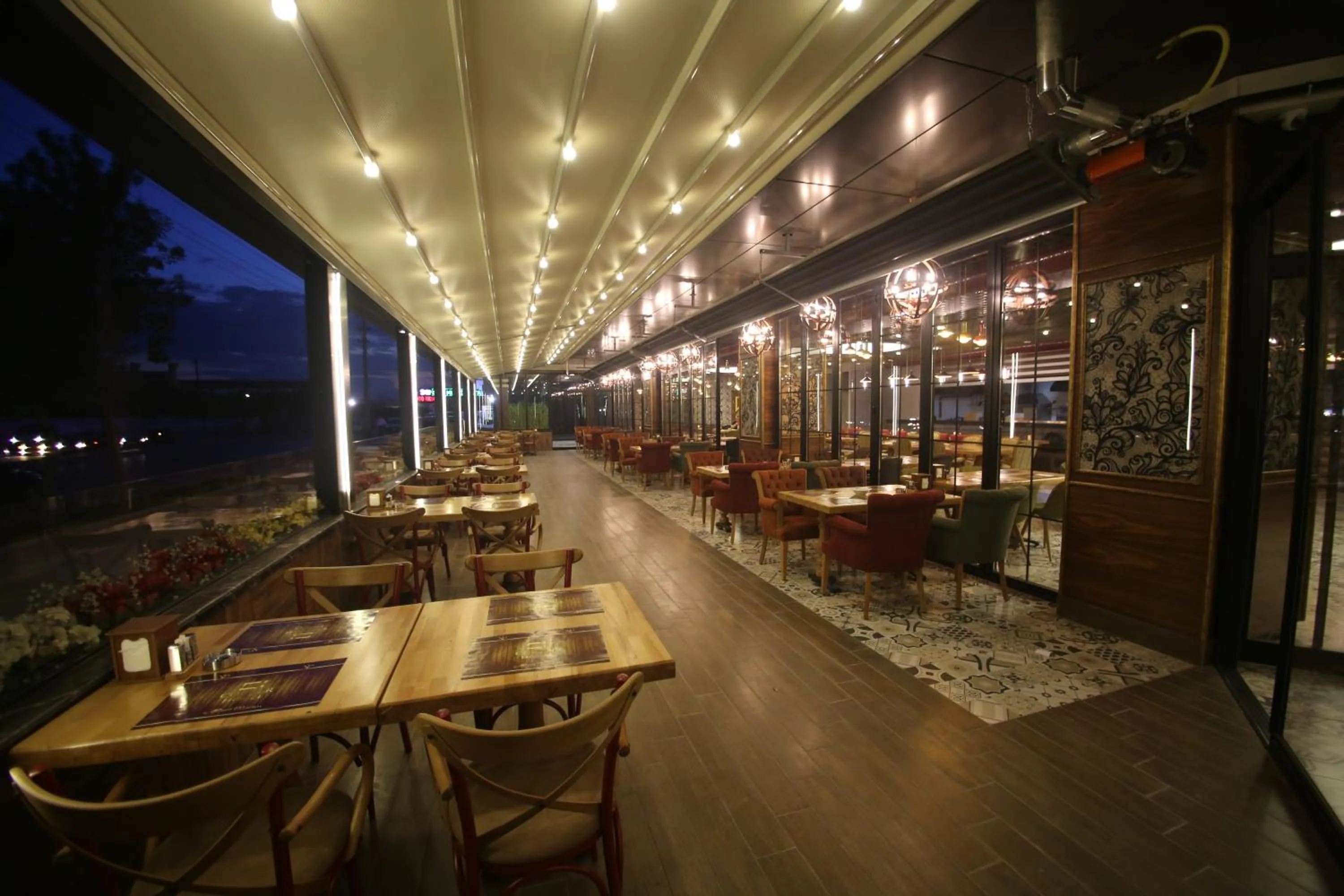 Restaurant/places to eat in The Corner Hotel