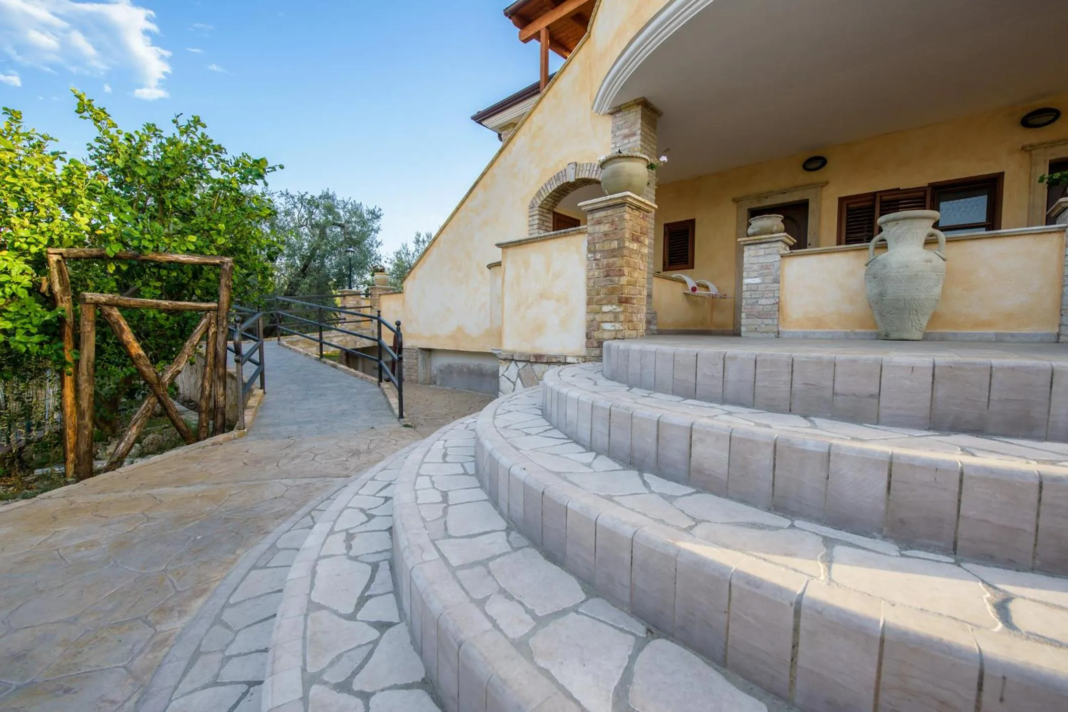 Facade/entrance in Albergo Il Giardino