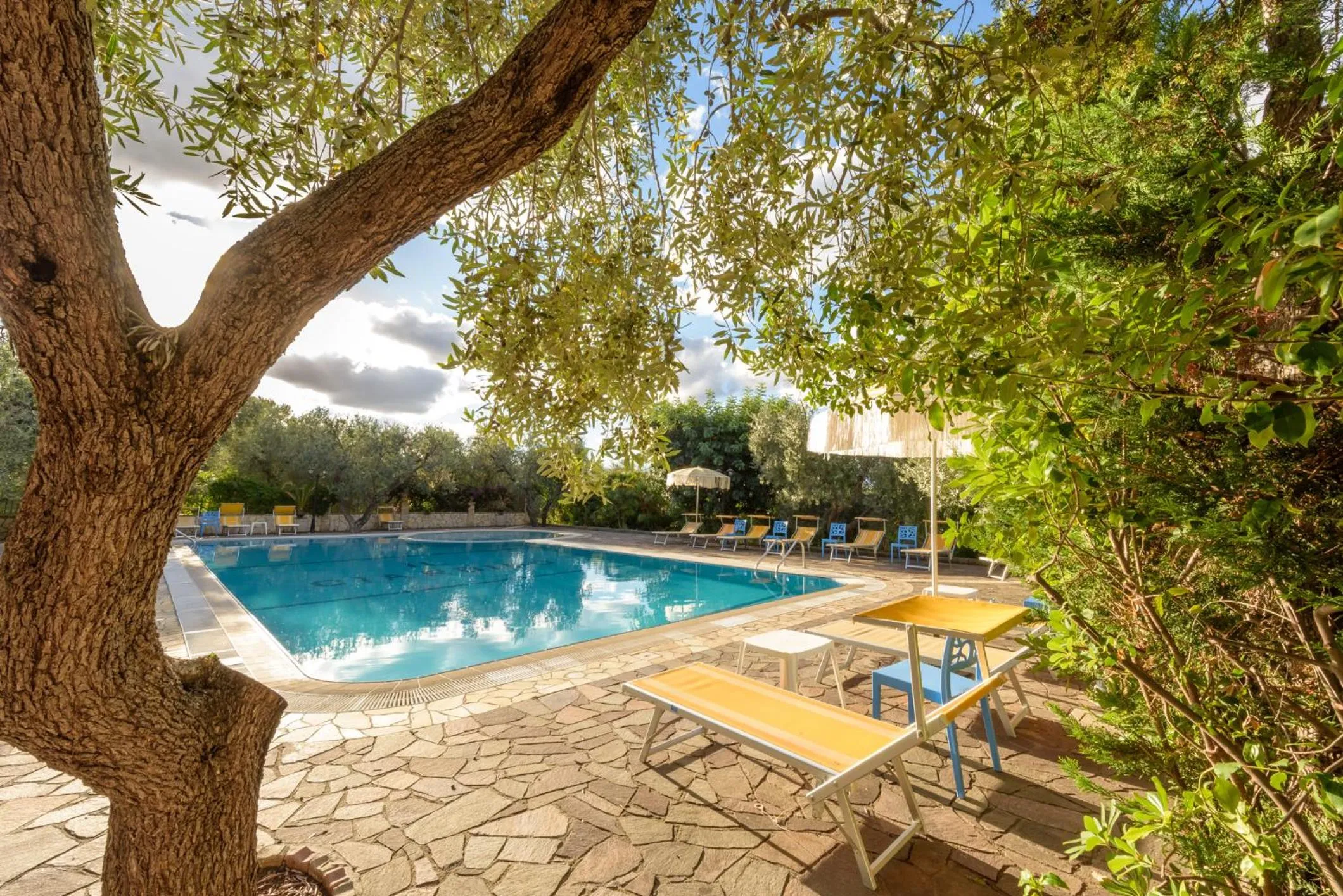Swimming pool in Albergo Il Giardino
