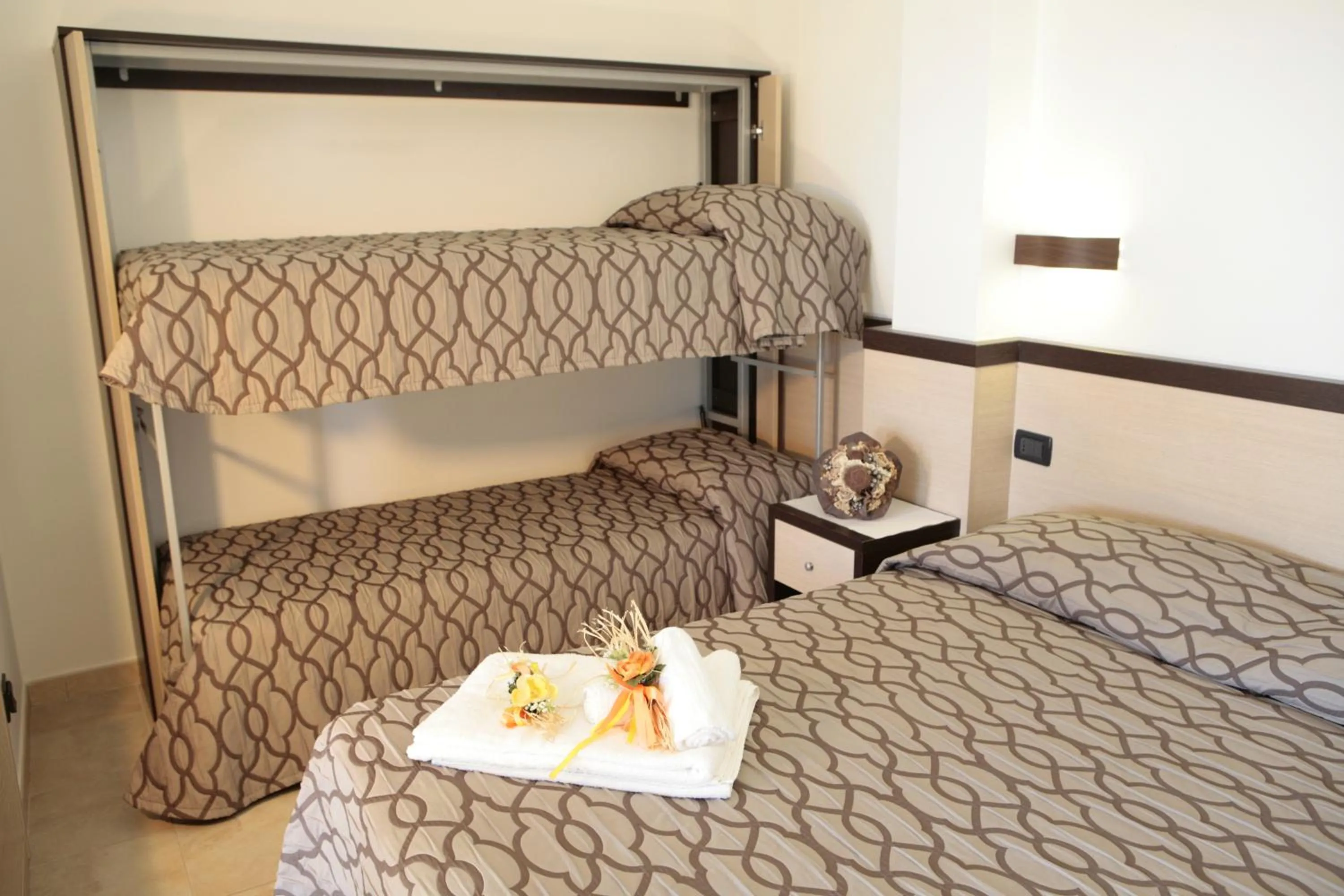 bunk bed, Bed in Albergo Il Giardino