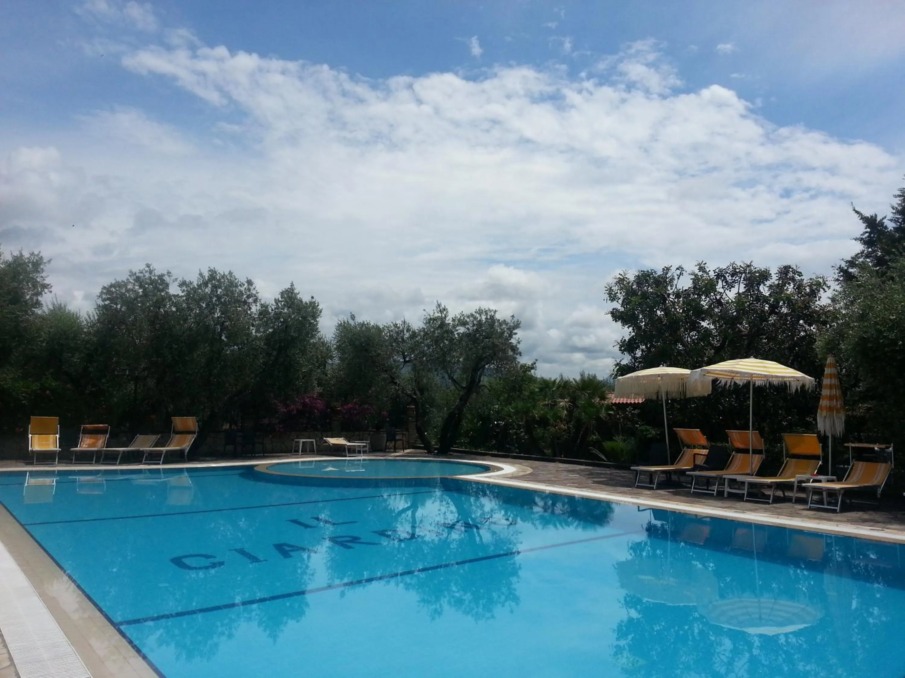 Swimming pool in Albergo Il Giardino