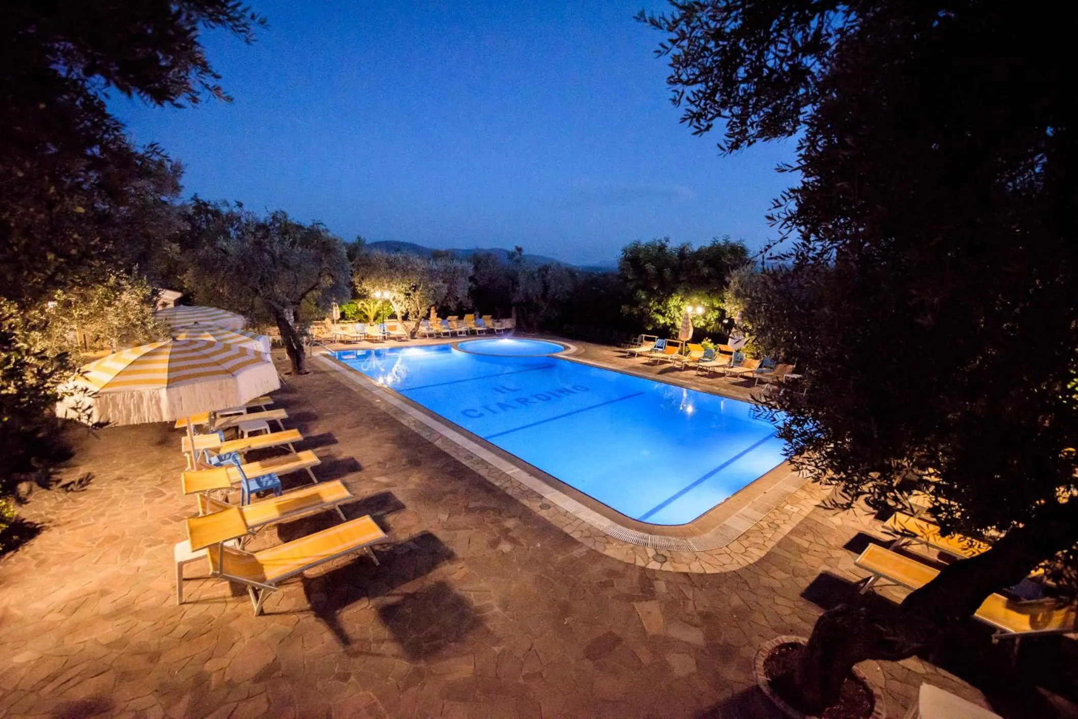 Swimming pool in Albergo Il Giardino