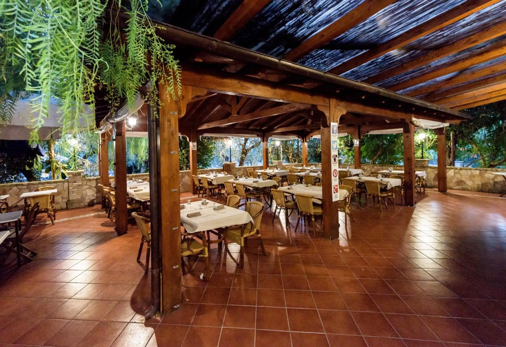 Restaurant/places to eat in Albergo Il Giardino