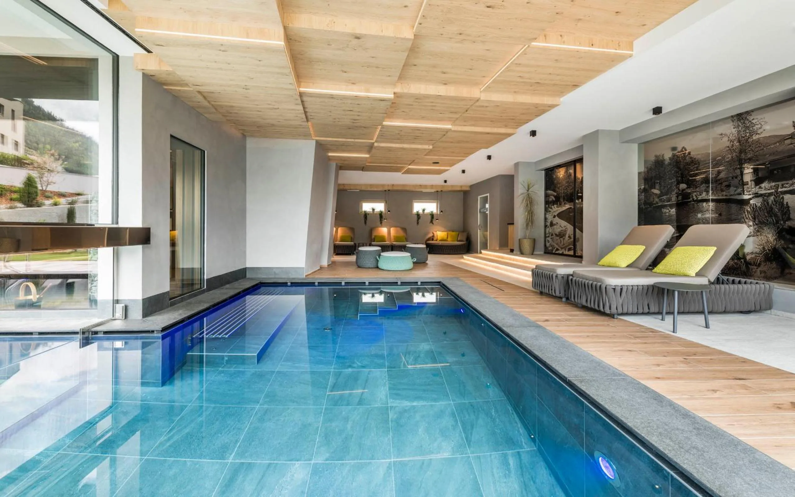 Swimming pool in Hotel Clara