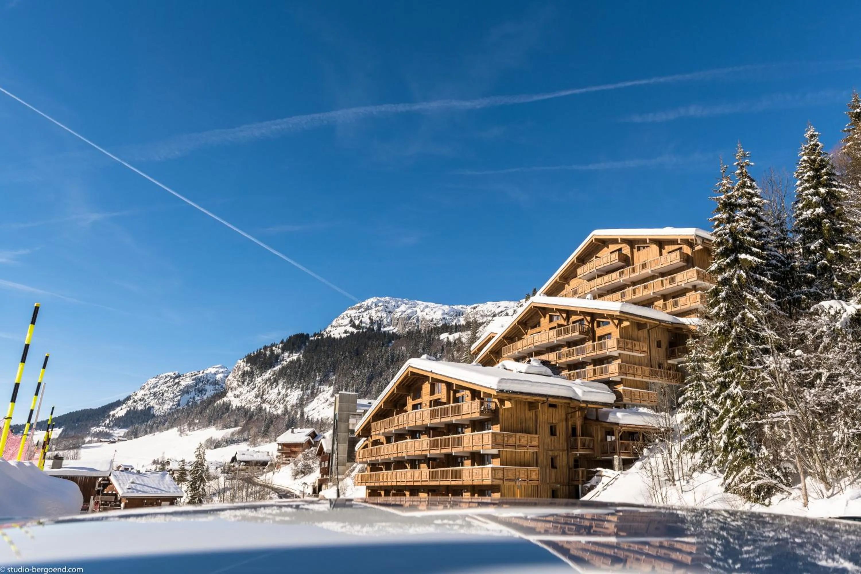 Property building in MGM Hôtels & Résidences - Résidence Le Roc Des Tours