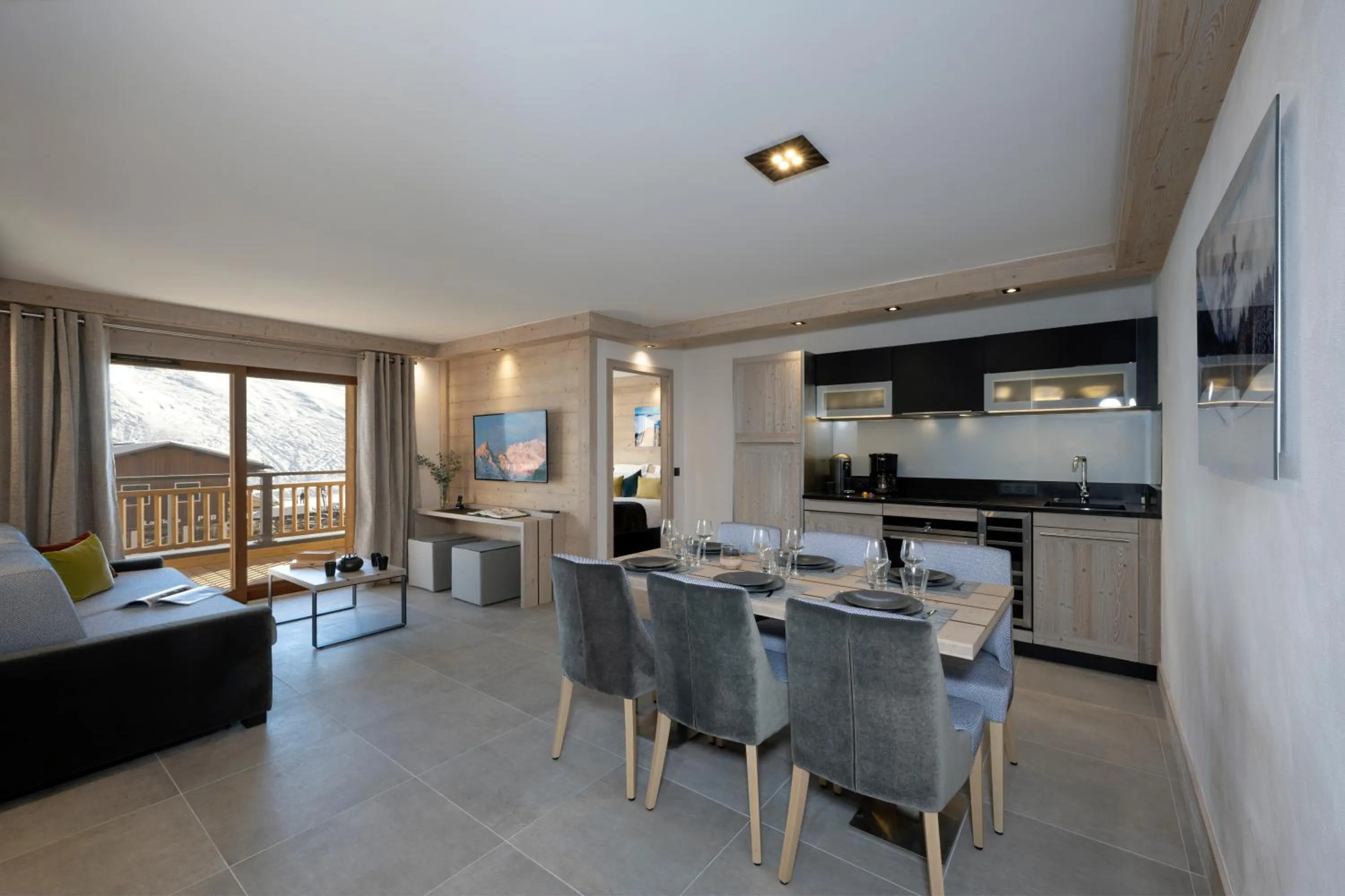 TV and multimedia in MGM Hôtels & Résidences - Résidence Le Roc Des Tours