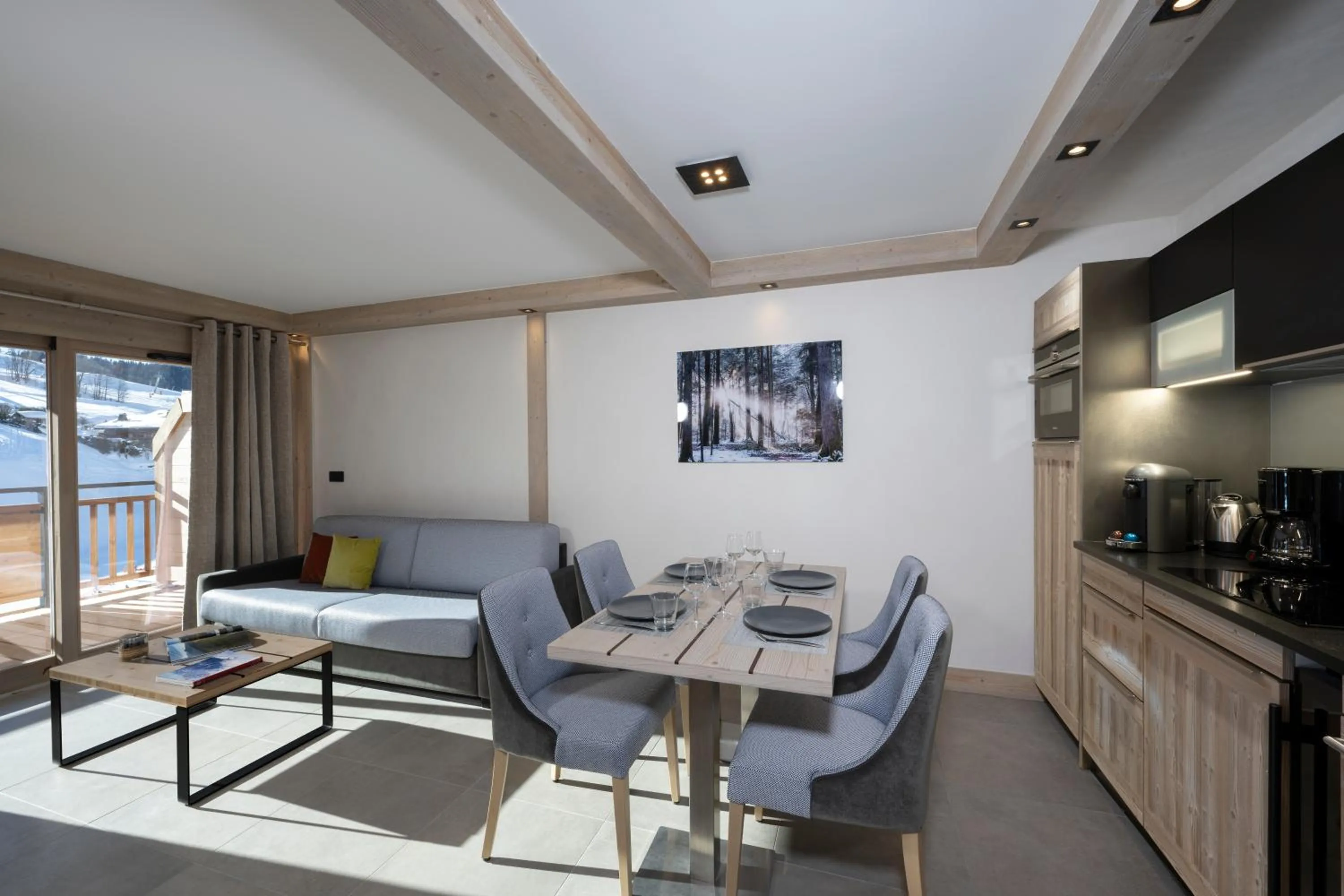 Kitchen or kitchenette in MGM Hôtels & Résidences - Résidence Le Roc Des Tours