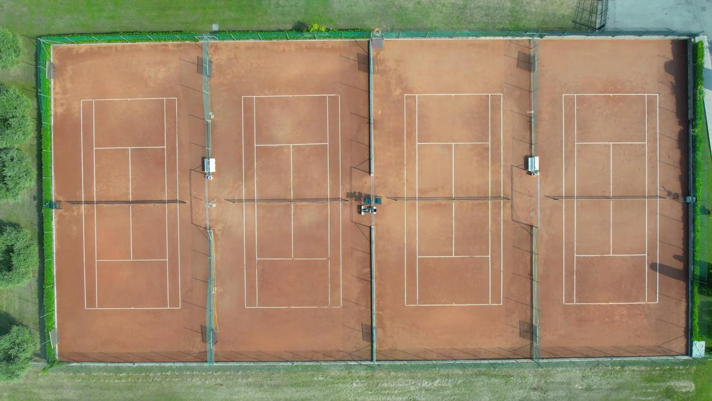 Tennis court in Hotel Garden