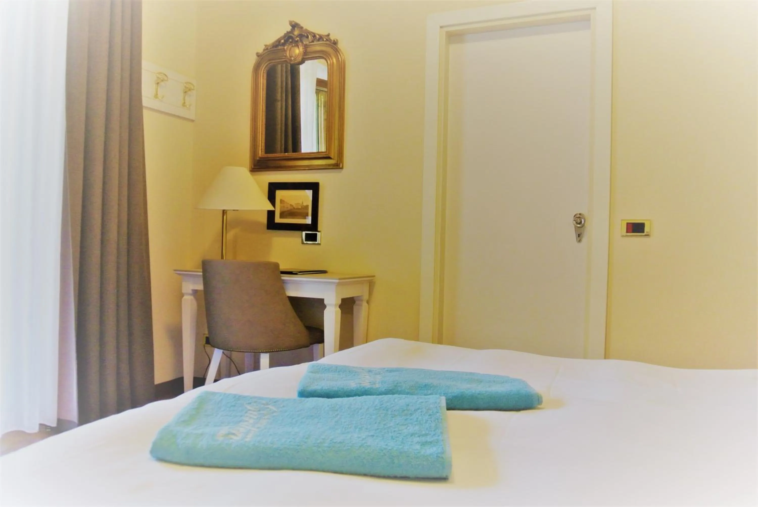 Photo of the whole room, Bed in Hotel Garden