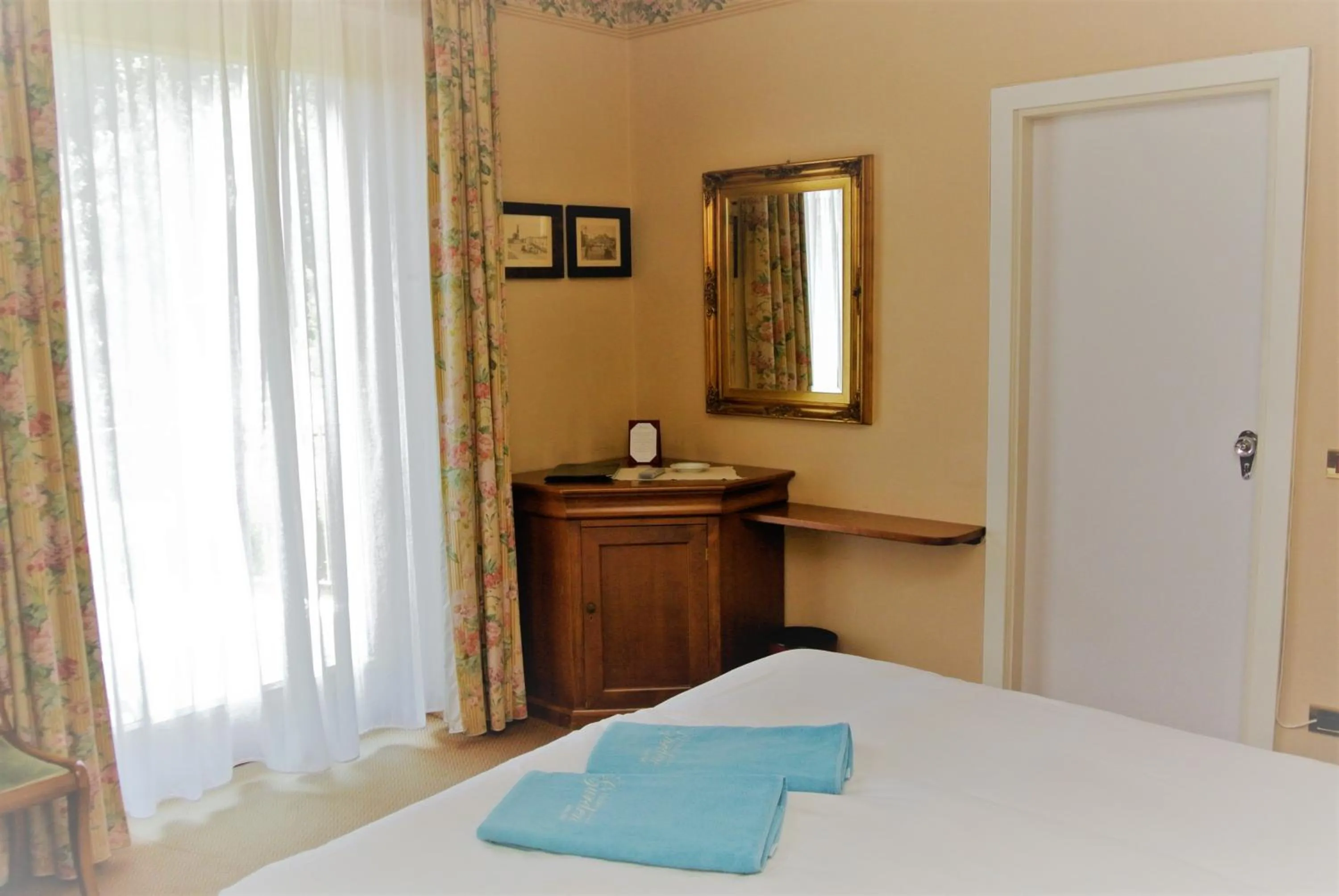 Photo of the whole room, Bed in Hotel Garden