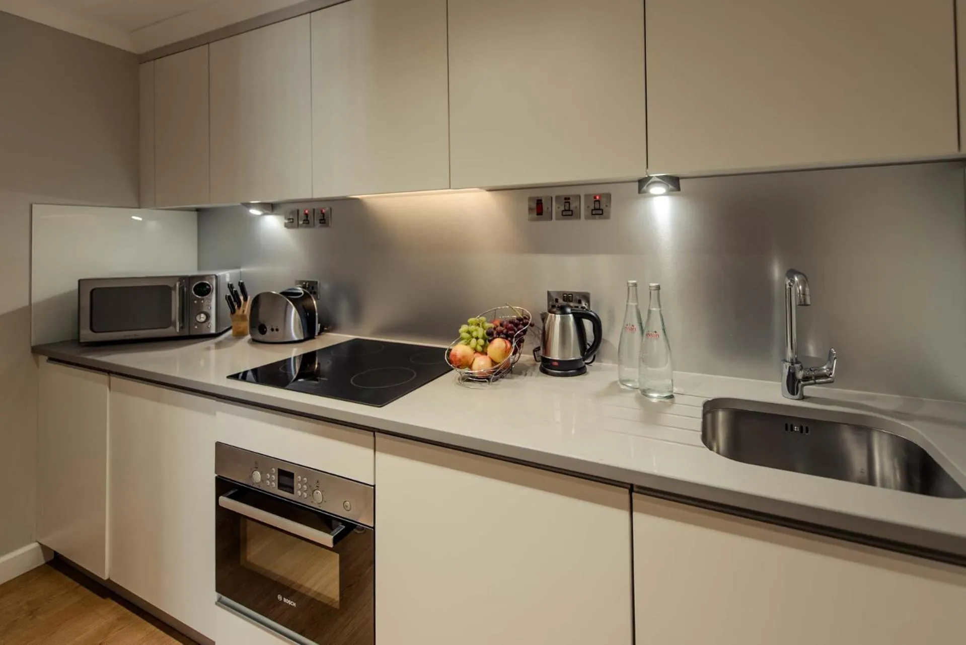 Kitchen or kitchenette in PREMIER SUITES Reading