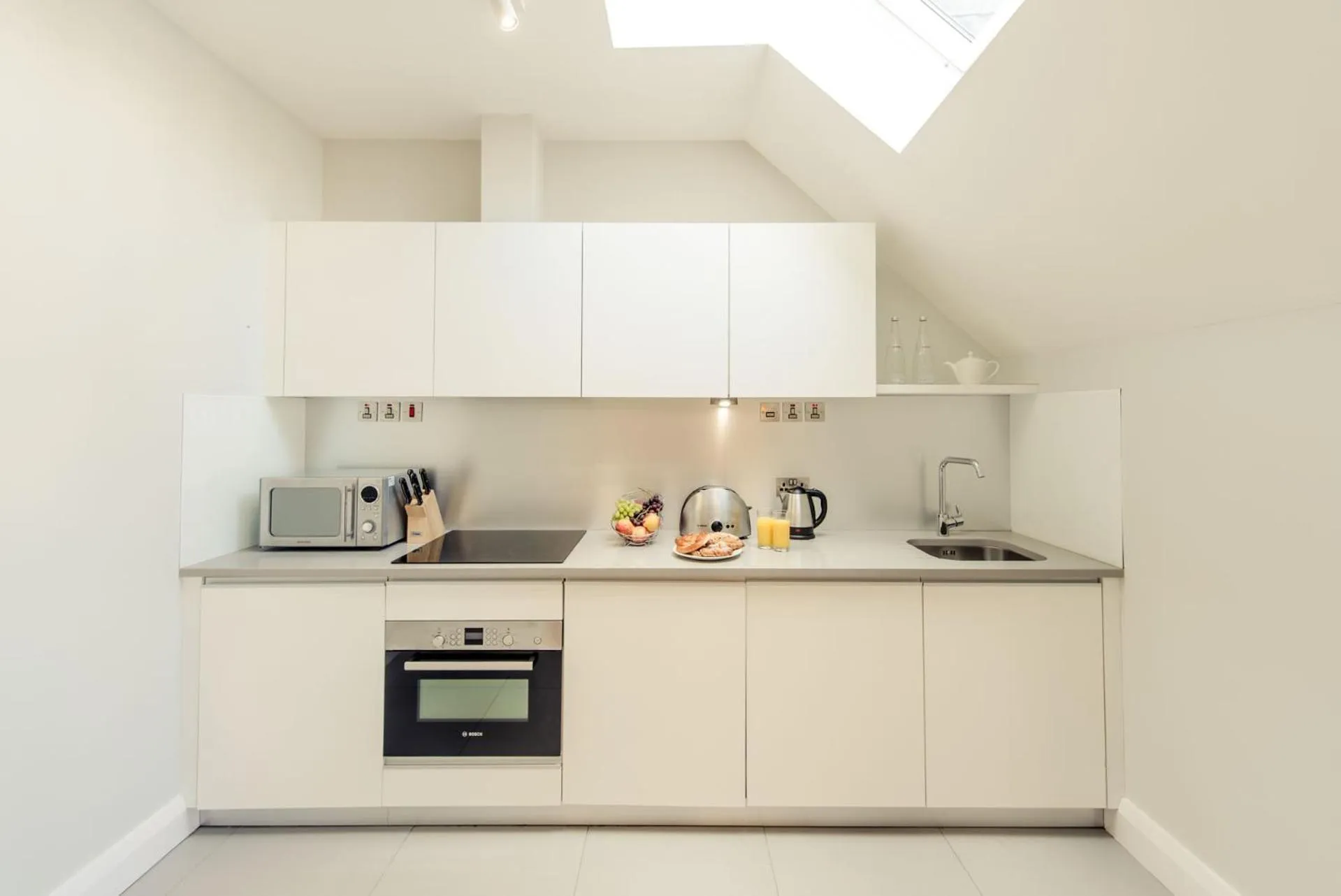 Kitchen or kitchenette in PREMIER SUITES Reading