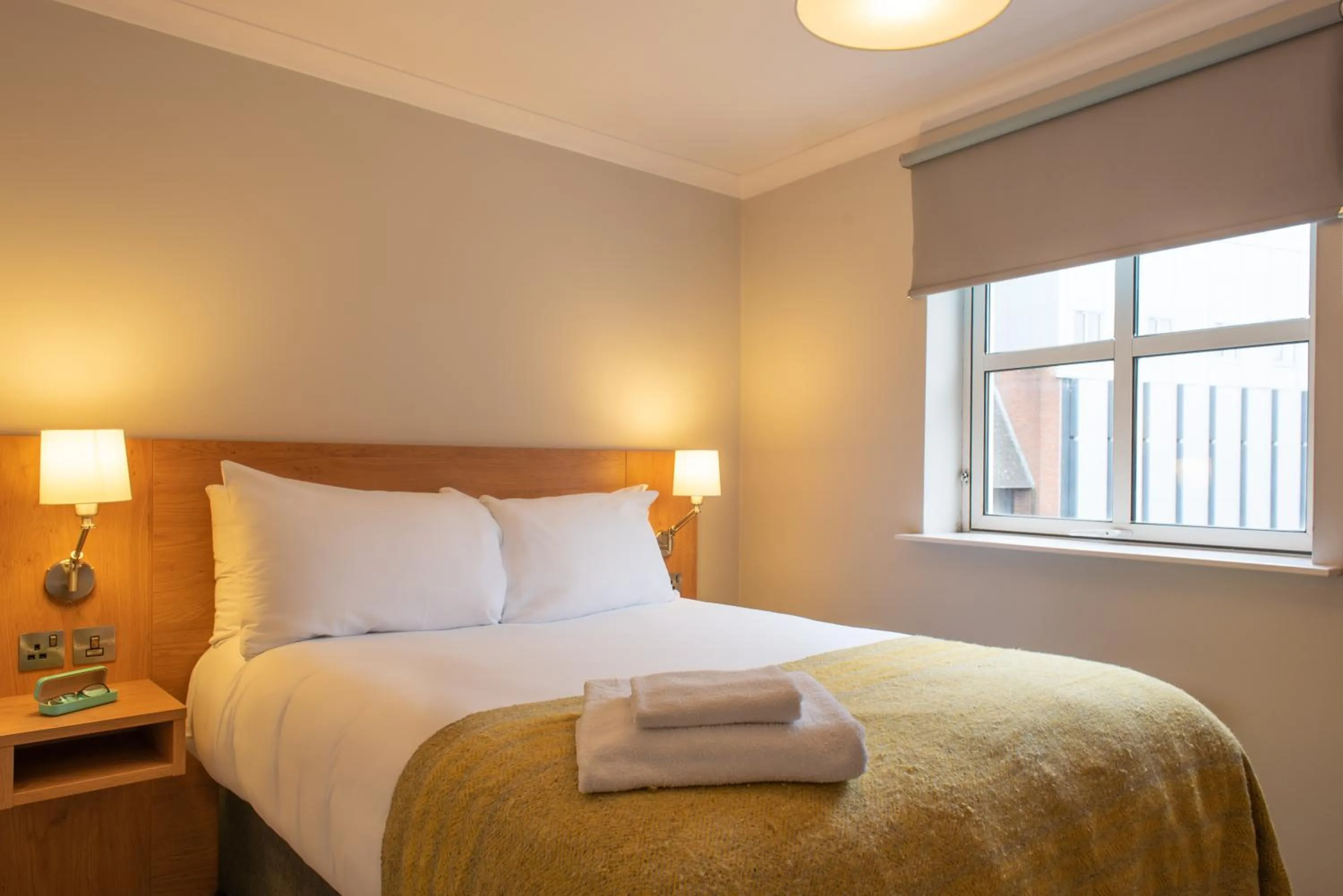 Bedroom, Bed in PREMIER SUITES Reading