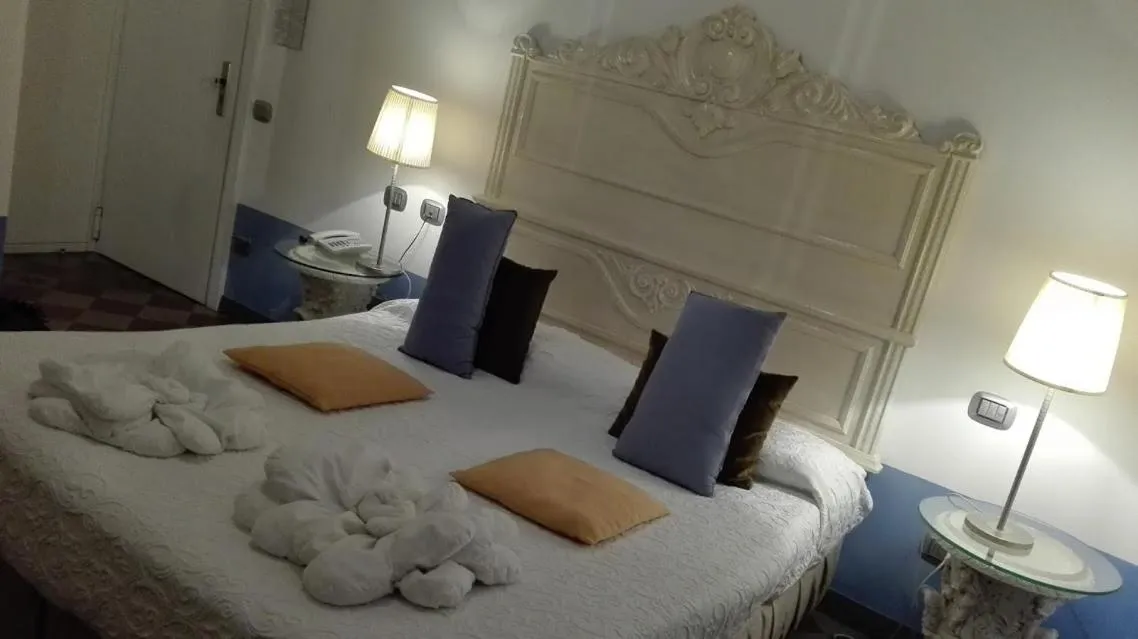 Bed in Art Hotel Al Fagiano