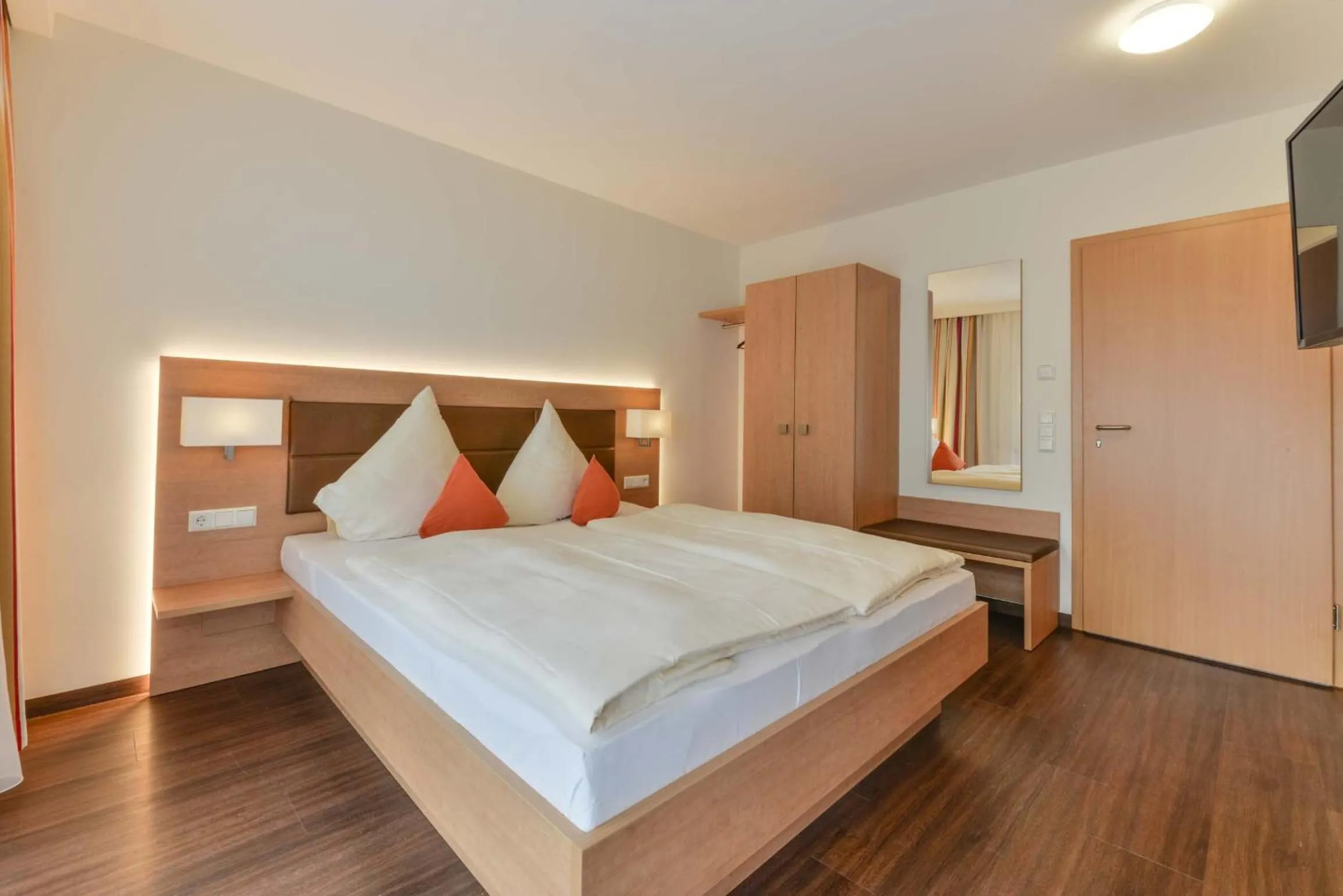 Photo of the whole room, Bed in Hotel Peterhof