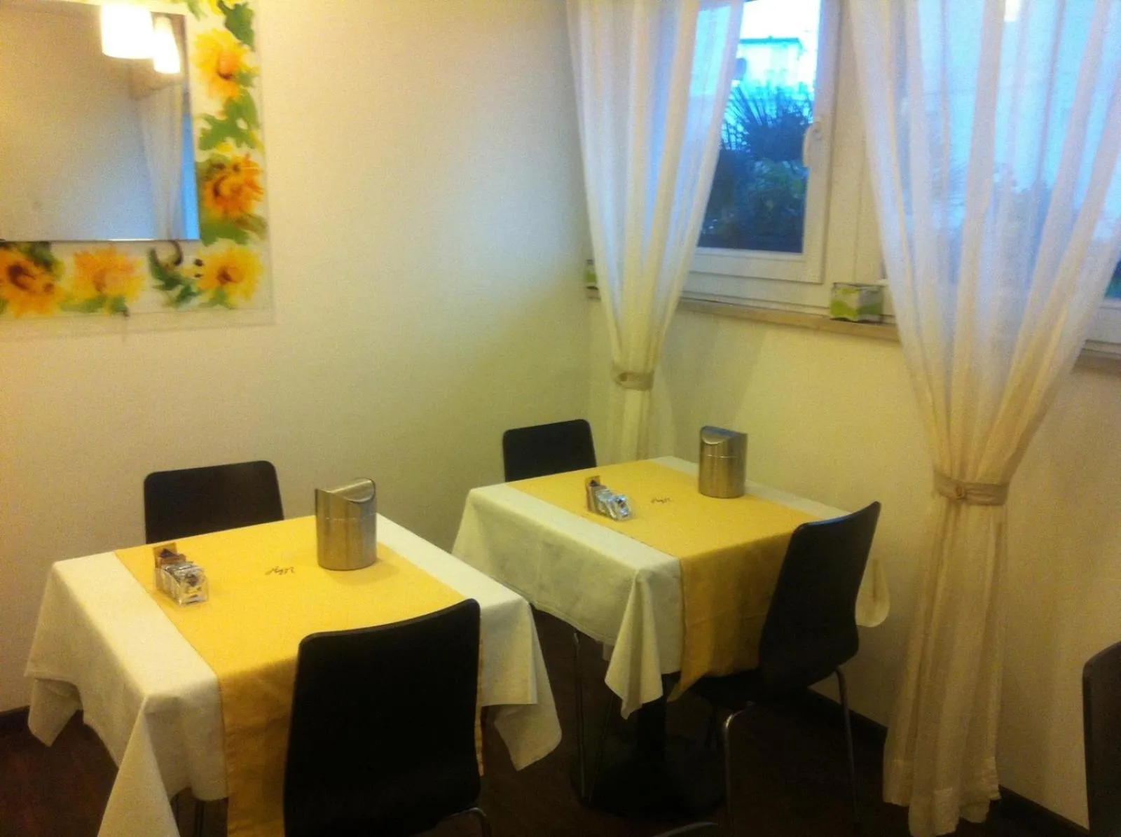 Restaurant/places to eat in Hotel Milano