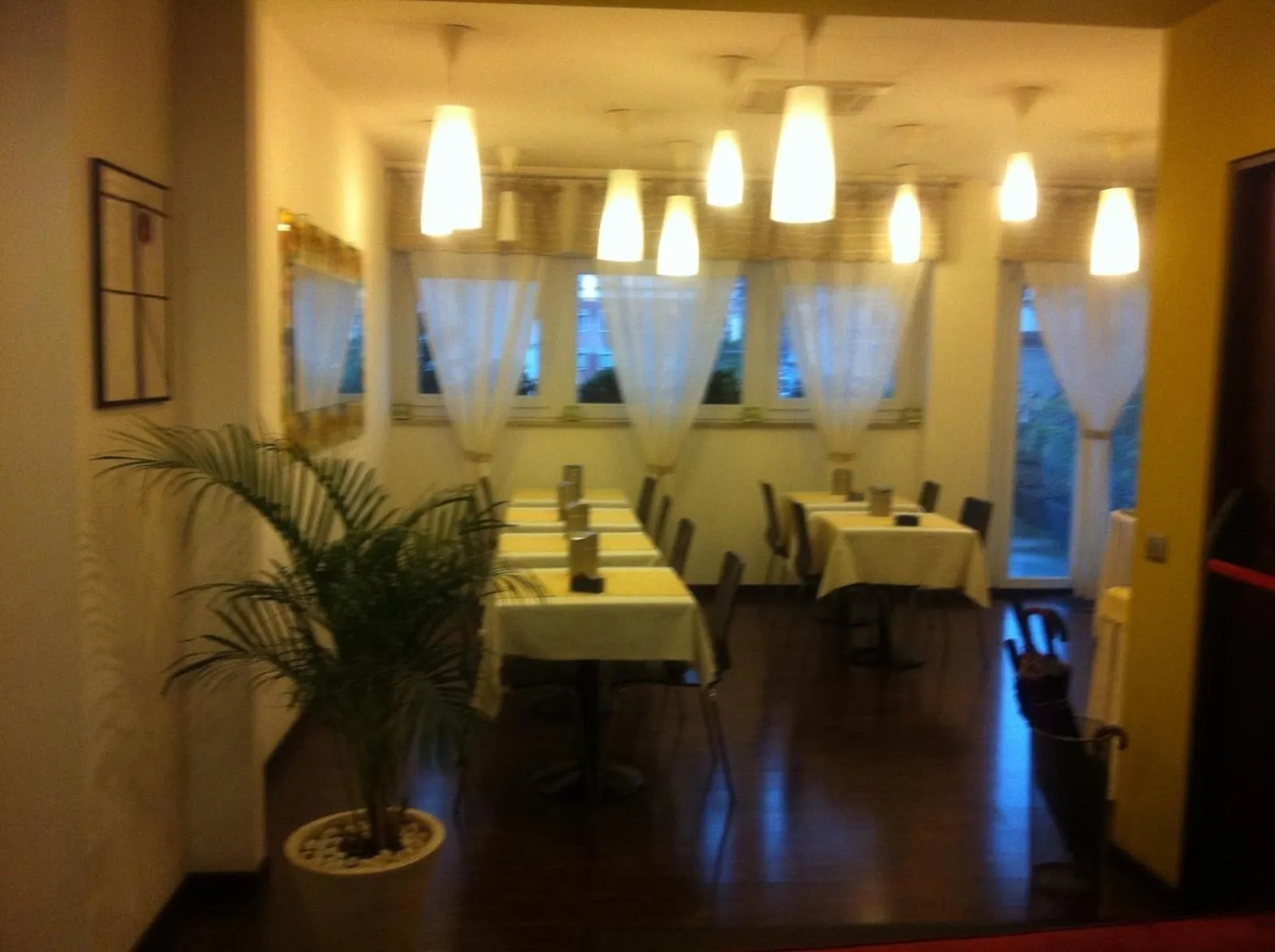 Restaurant/places to eat in Hotel Milano