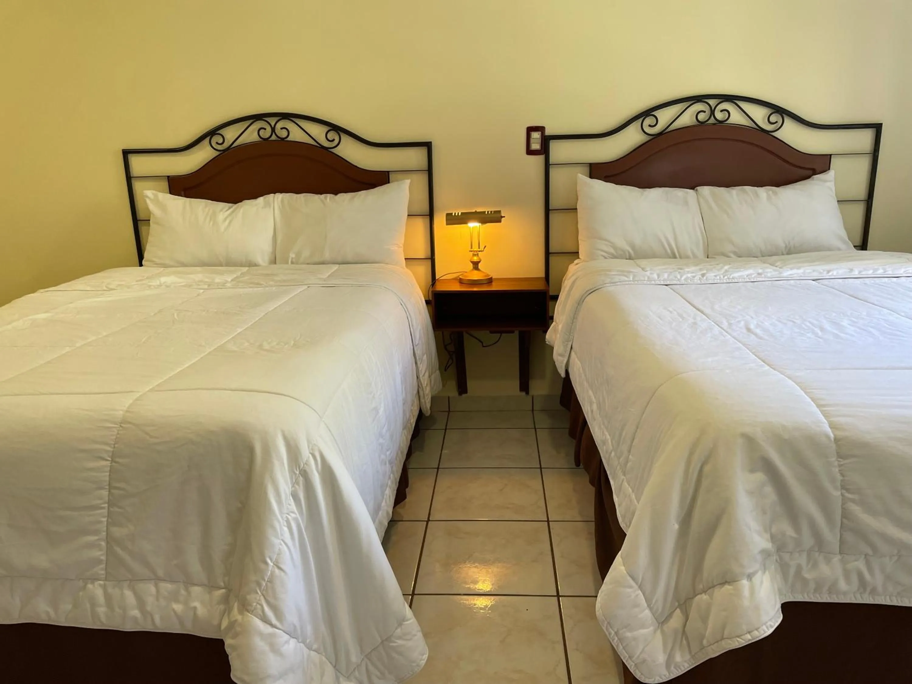 Bed in Hotel Gardenia Inn