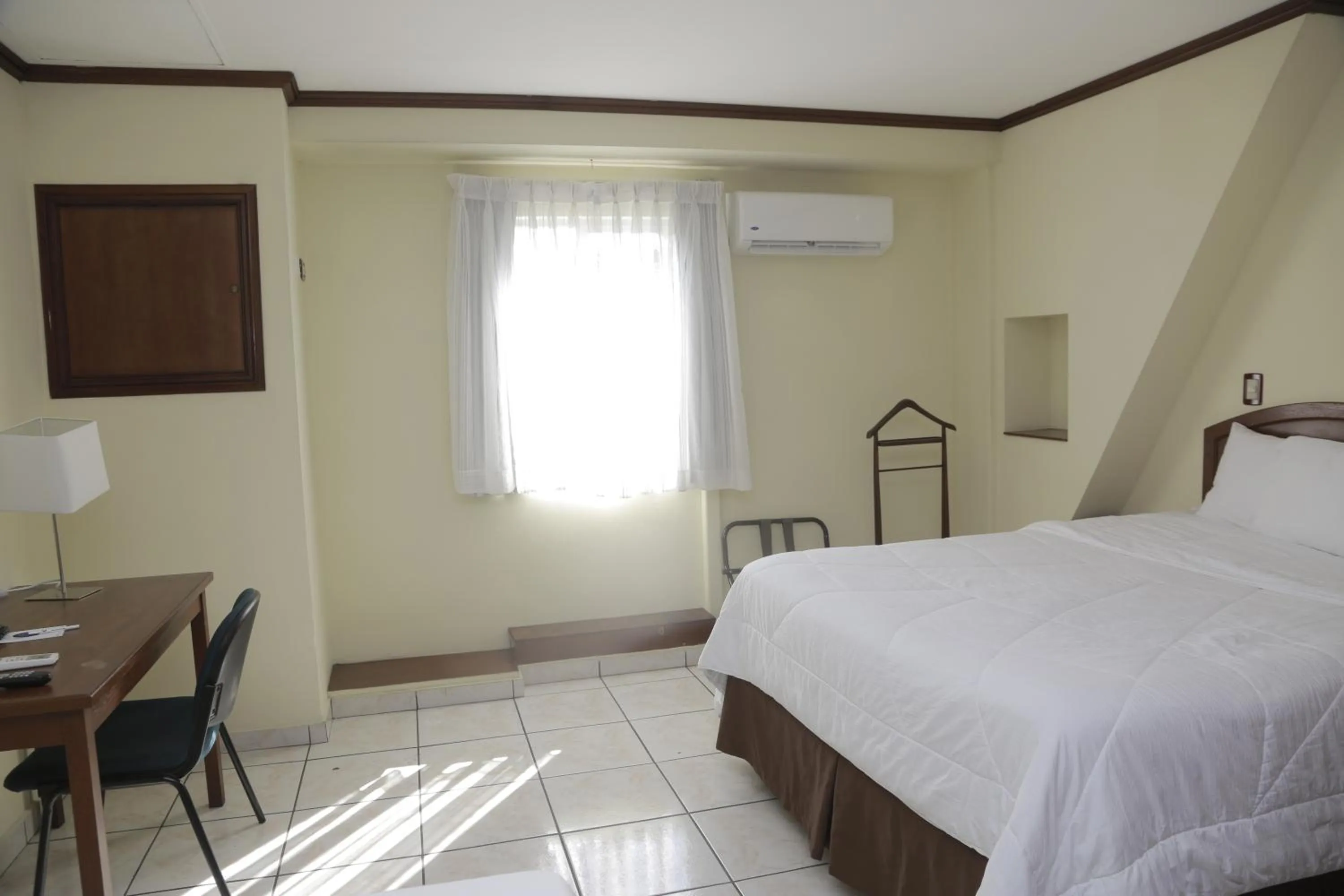 Photo of the whole room, Bed in Hotel Gardenia Inn