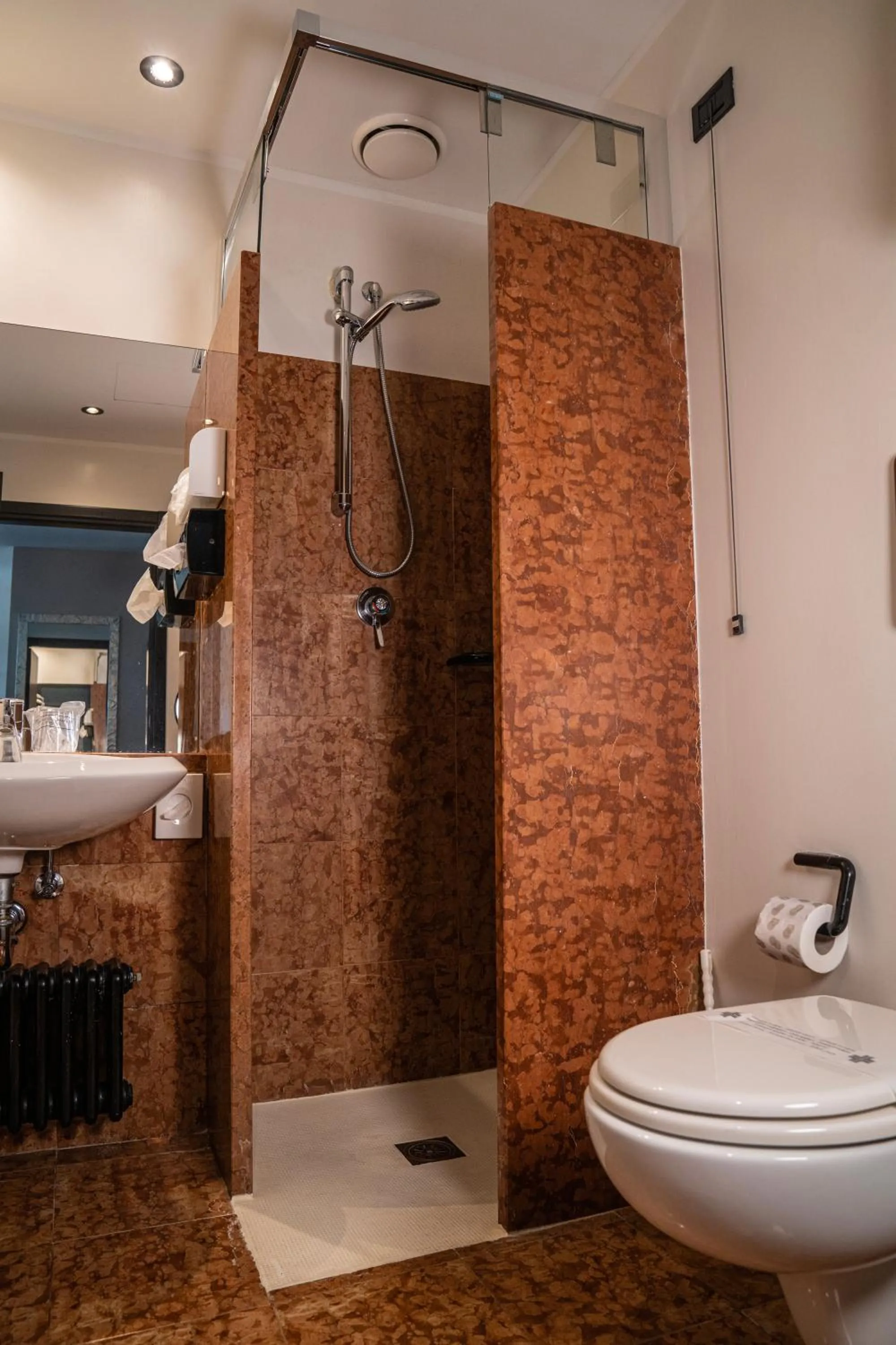 Shower in Hotel Pergola