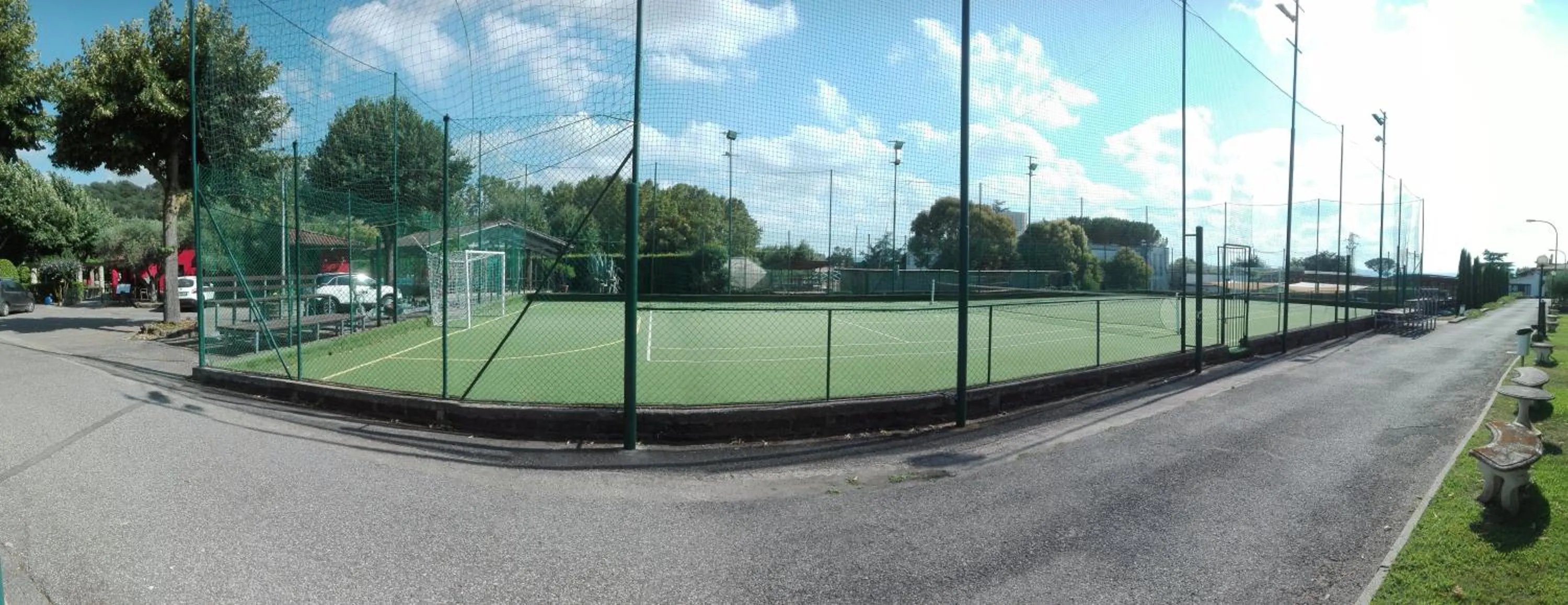 Tennis court in Hotel Il Casale
