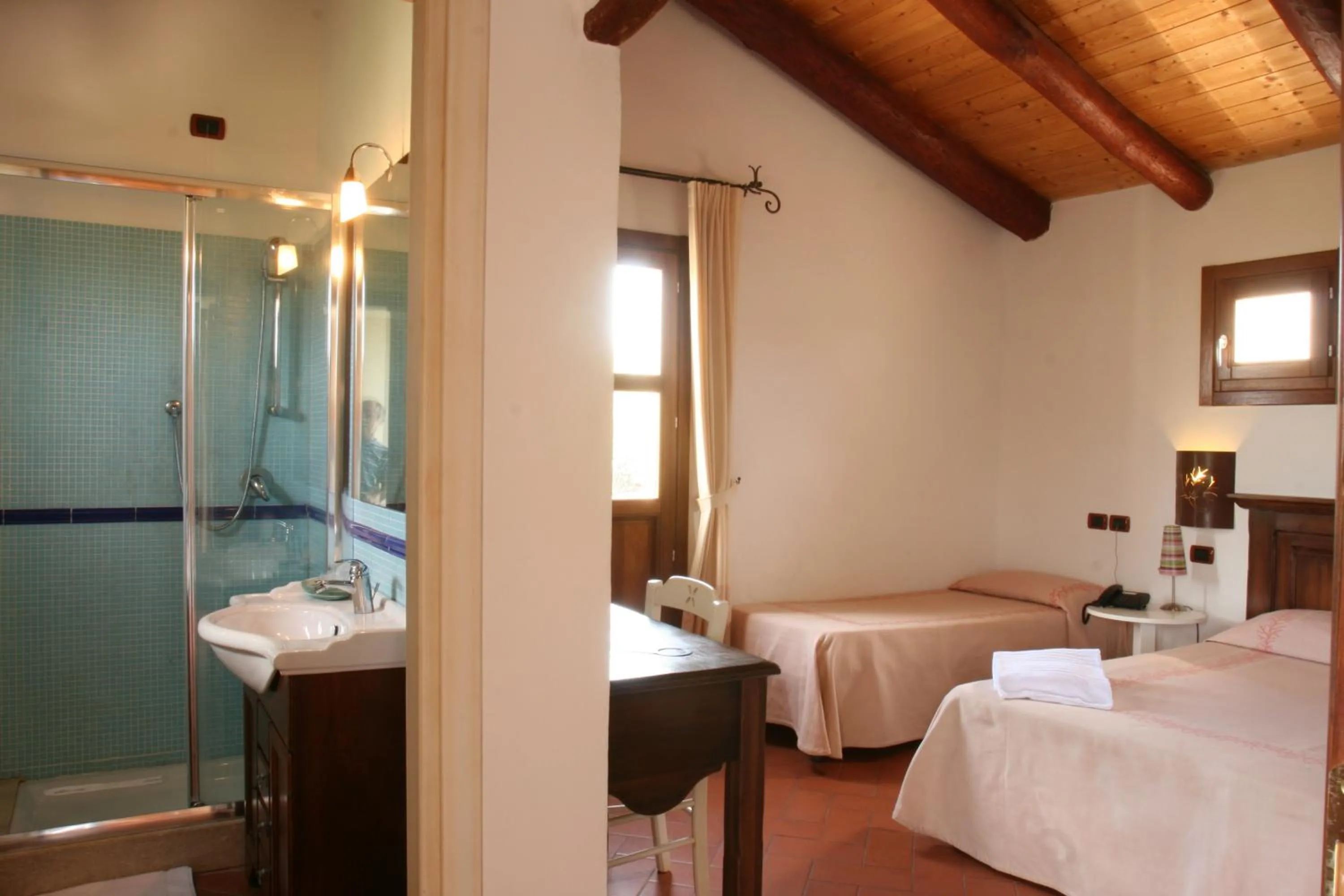 Bathroom, Bed in Hotel Abba & Murta