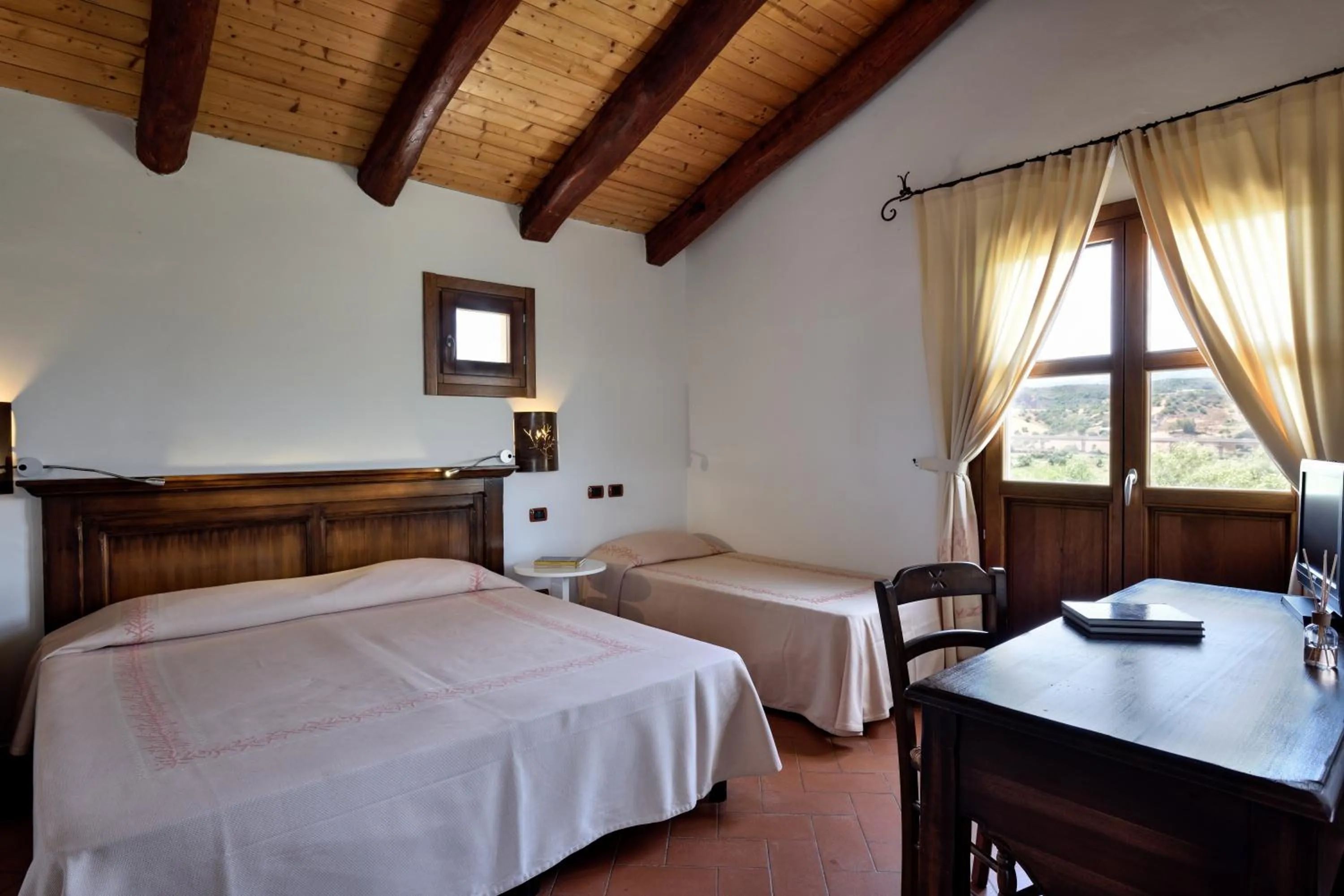 Balcony/Terrace, Bed in Hotel Abba & Murta