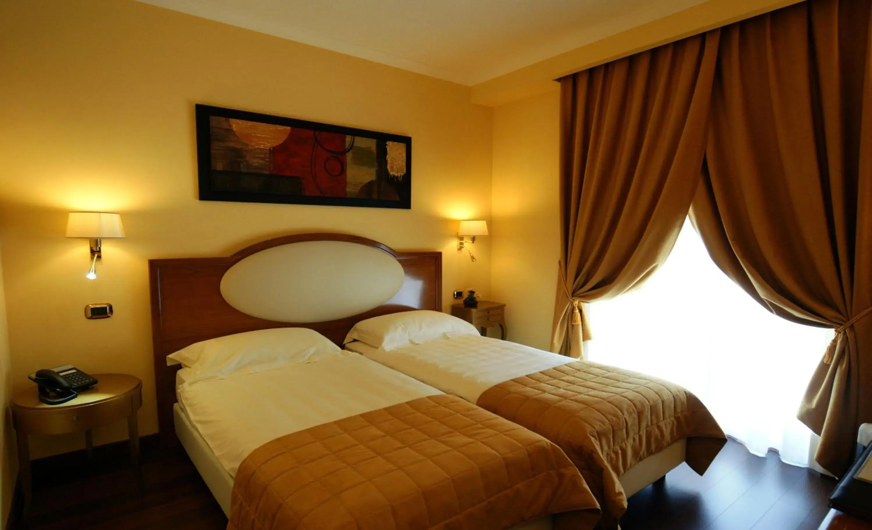 Basic Twin Room in Bram Hotel Basic Twin Room in Bram Hotel