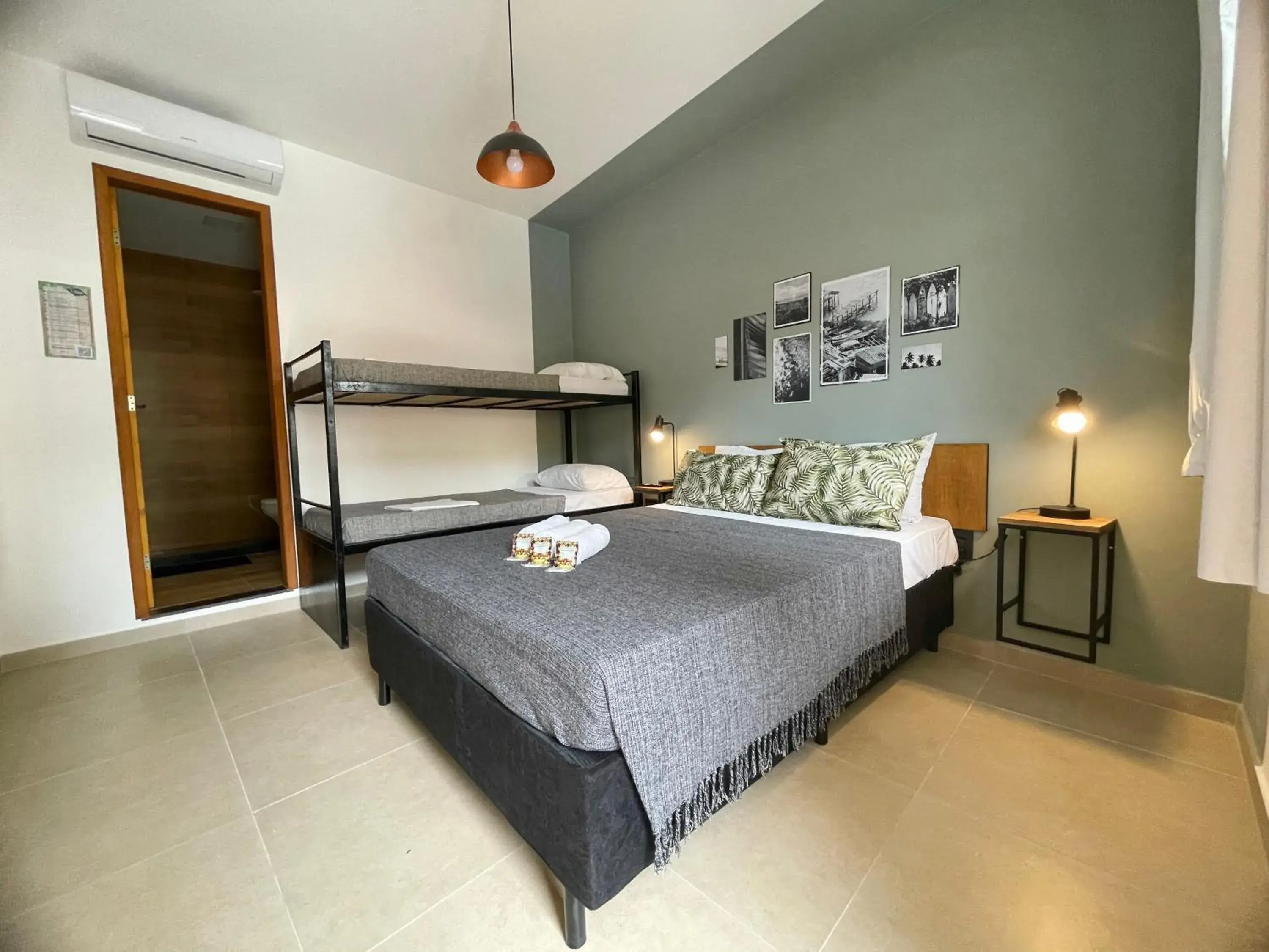 Superior Quadruple Room in A Coroa Hostel & Pousada Superior Quadruple Room in A Coroa Hostel & Pousada