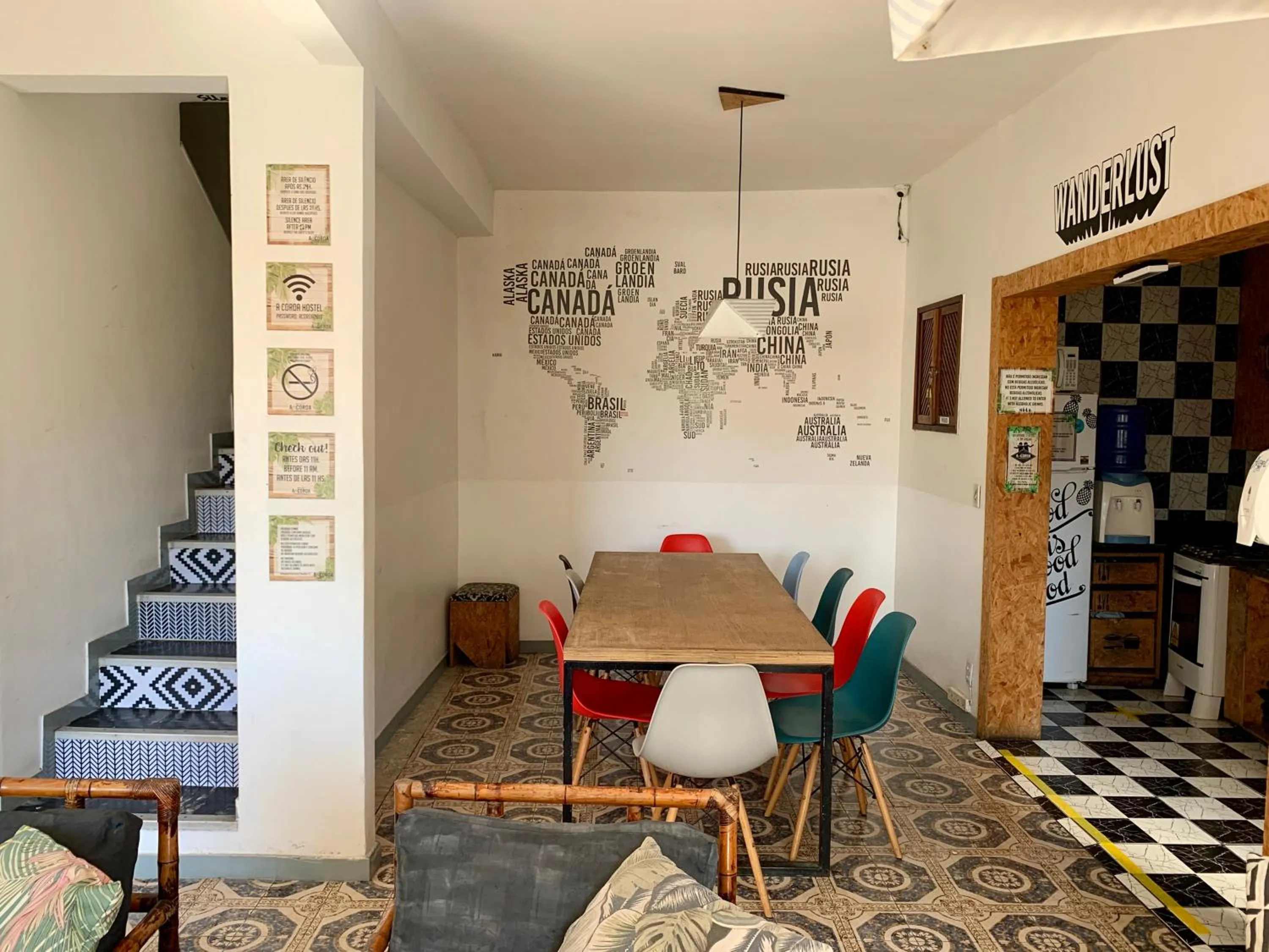 Communal kitchen in A Coroa Hostel & Pousada