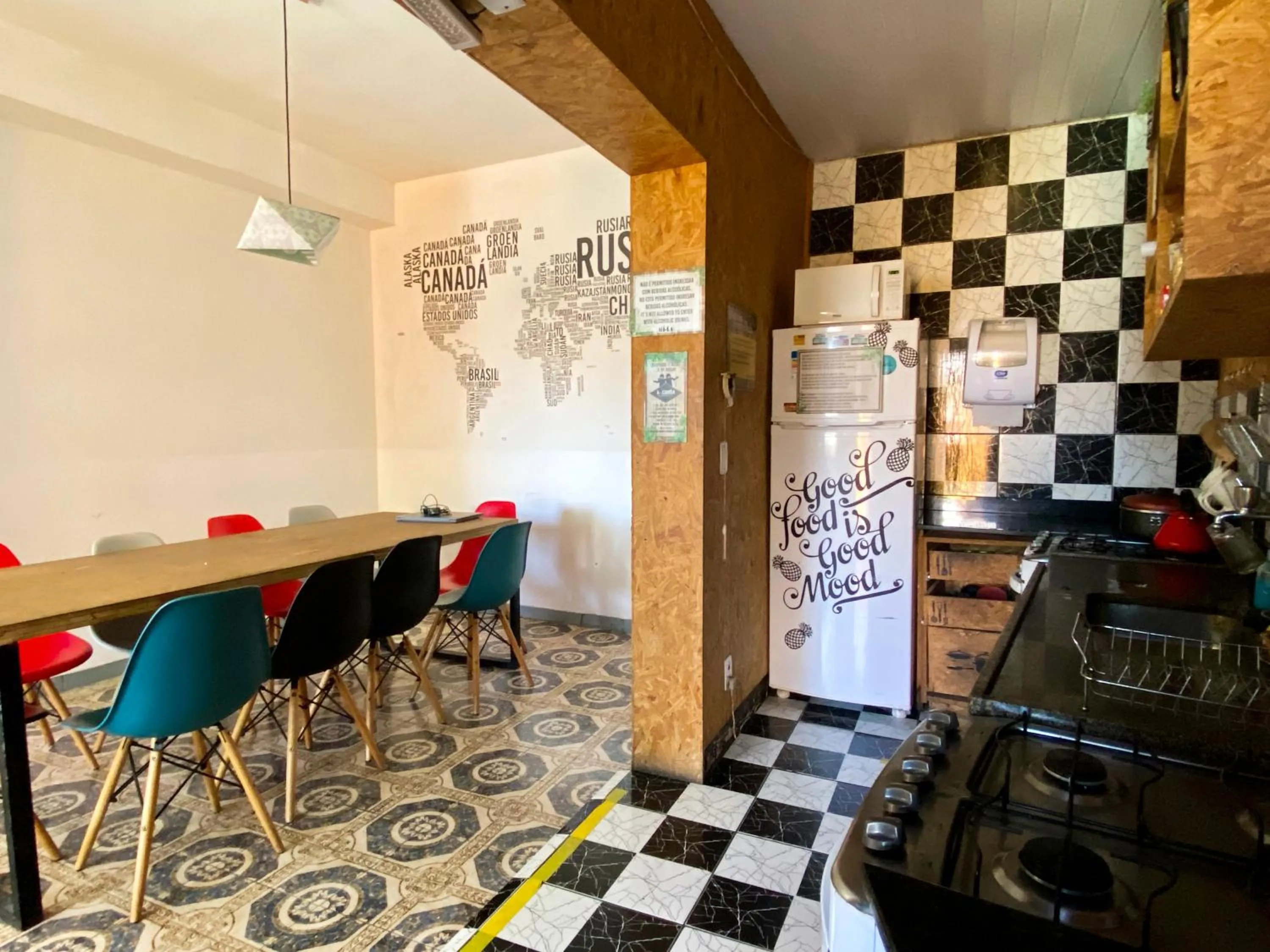 Kitchen or kitchenette in A Coroa Hostel & Pousada