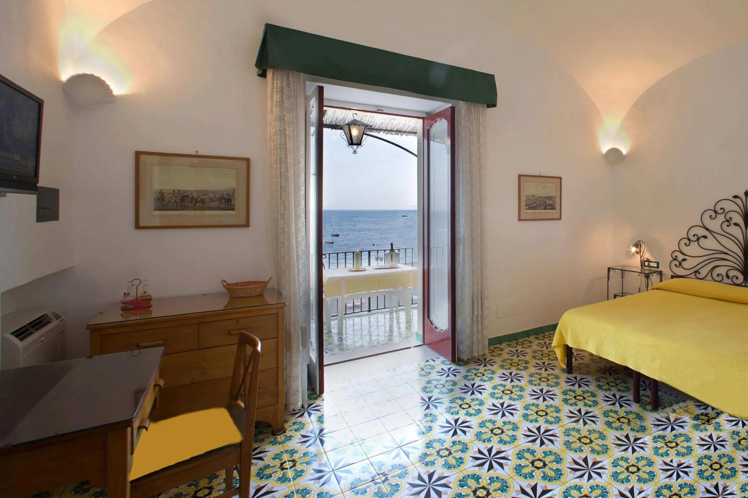 Bed in La Caravella di Positano - Relais, Beach & Residences