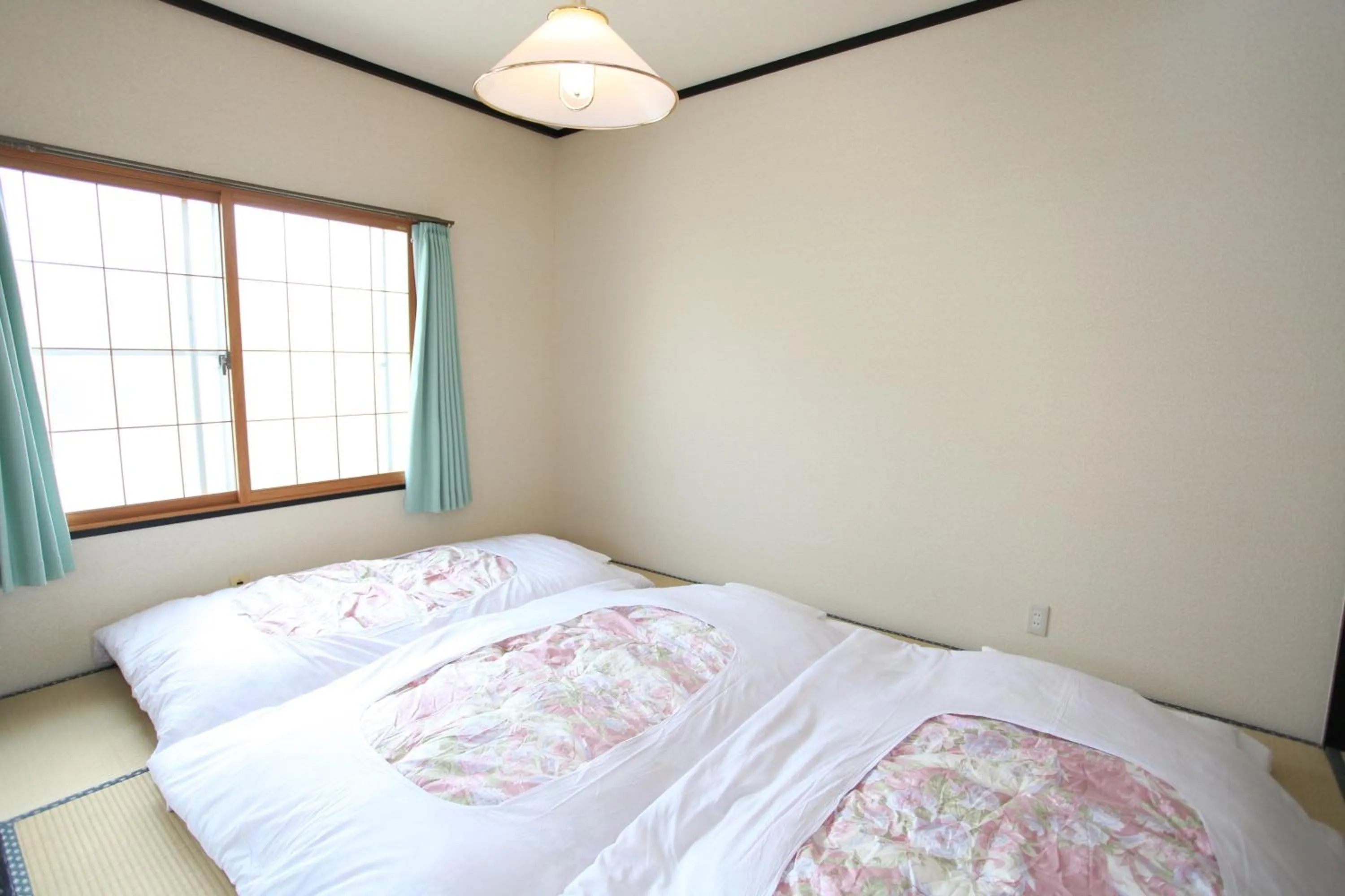 Photo of the whole room, Bed in Fujiyama Base