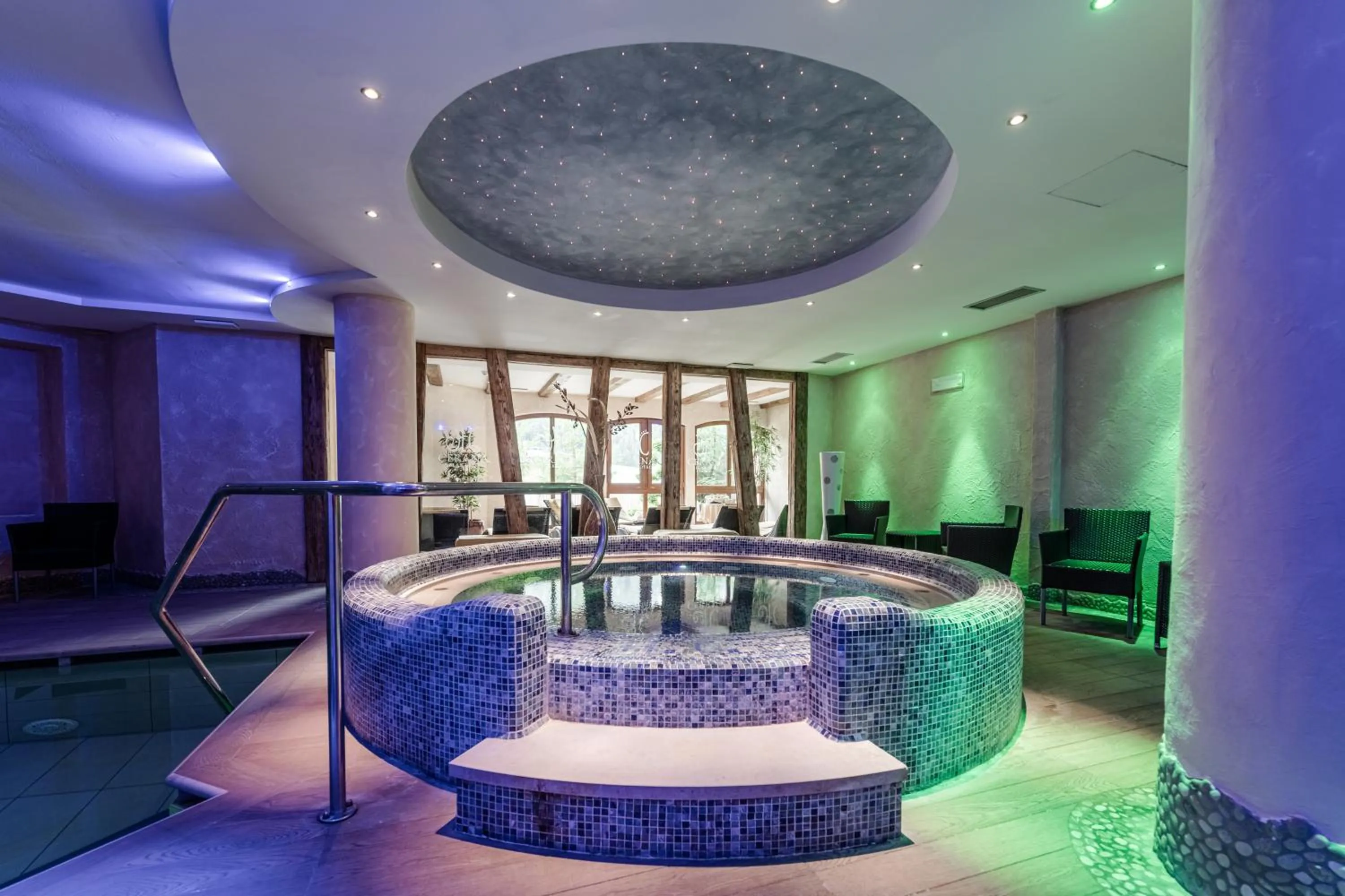 Hot Tub in Cerana Relax Hotel